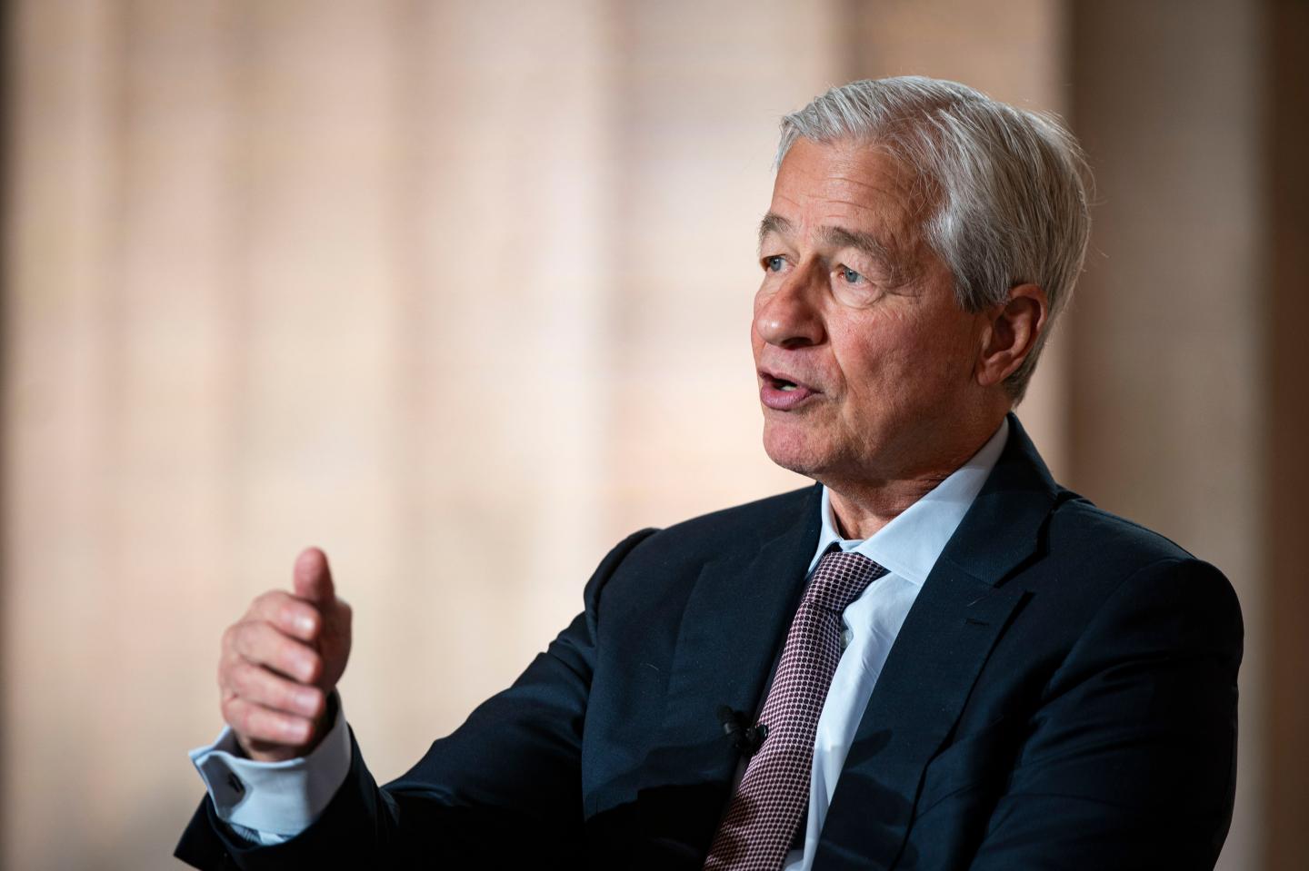 Jamie Dimon speaking wearing a black suit.