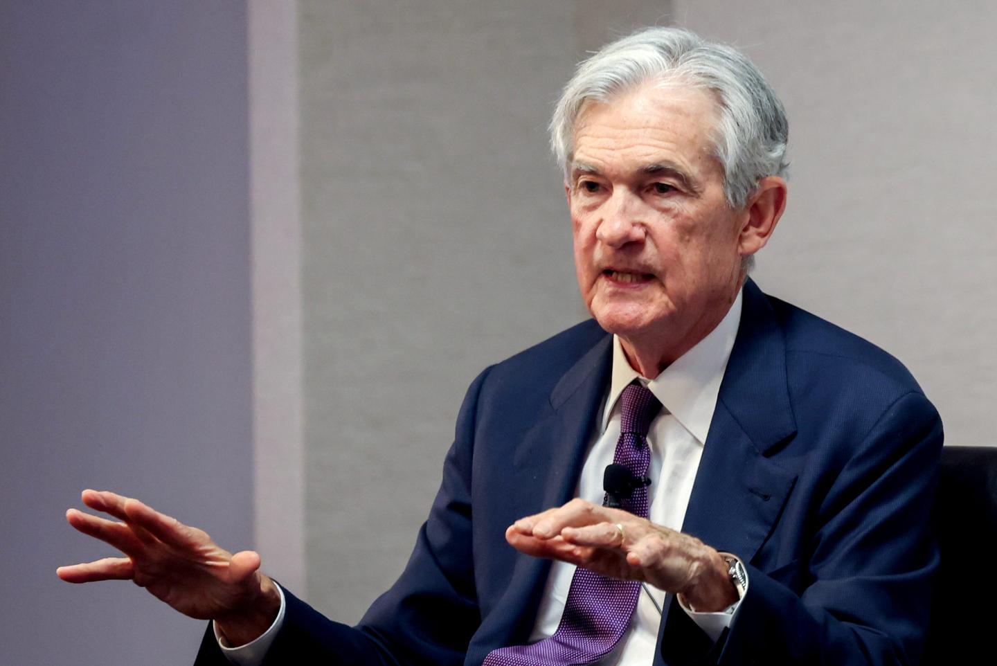 Wall Street expects the Fed to rescue the economy from Trump tariffs, but an emergency rate cut now could spark more panic, analyst warns