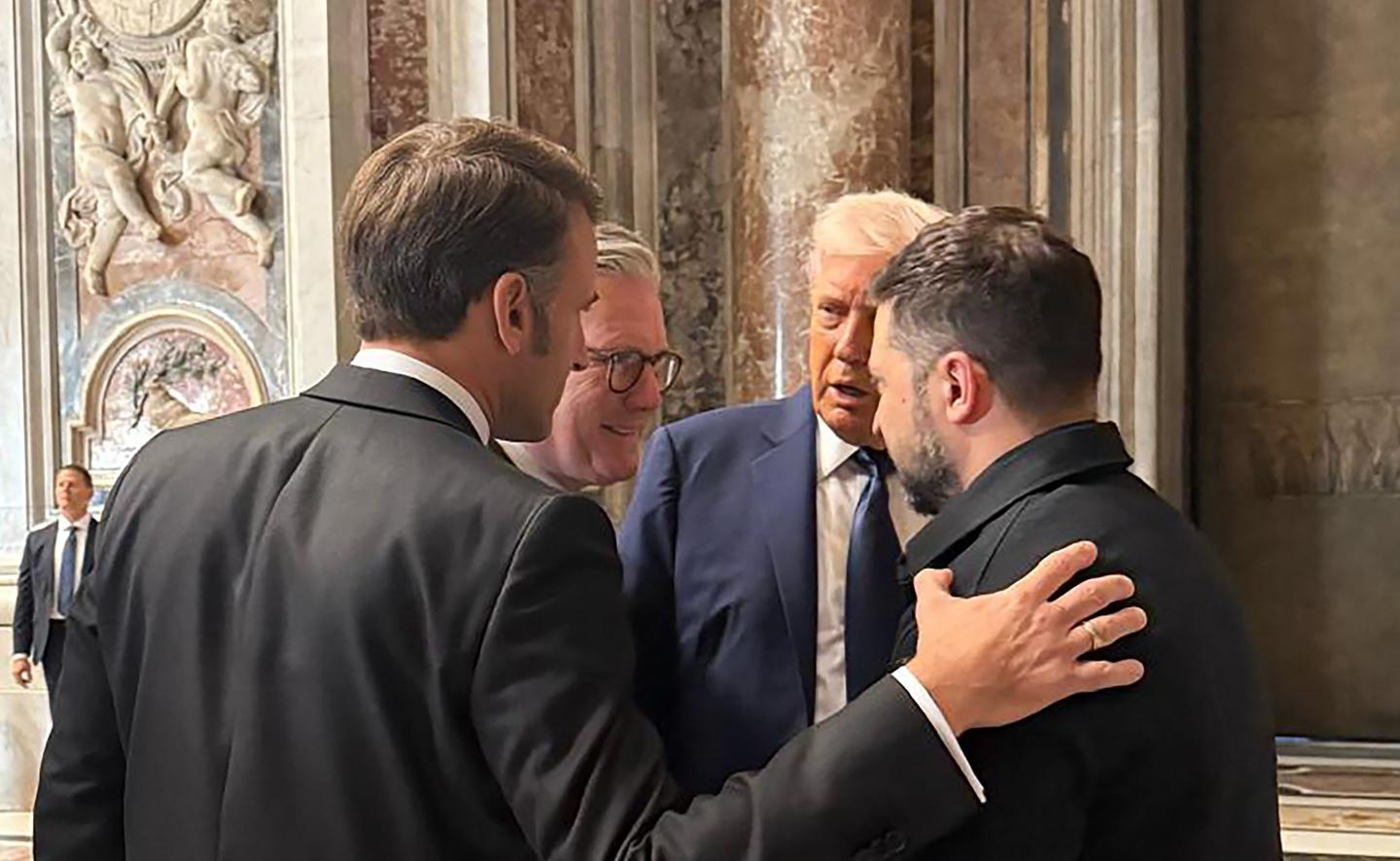Zelensky, Macron, Starmer, and Trump all huddle during Pope Francis' funeral