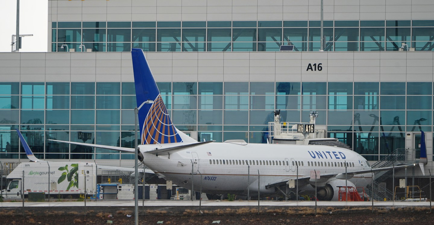 Air traffic controllers in Denver lost communications with planes around that major airport for 90 seconds earlier this week.