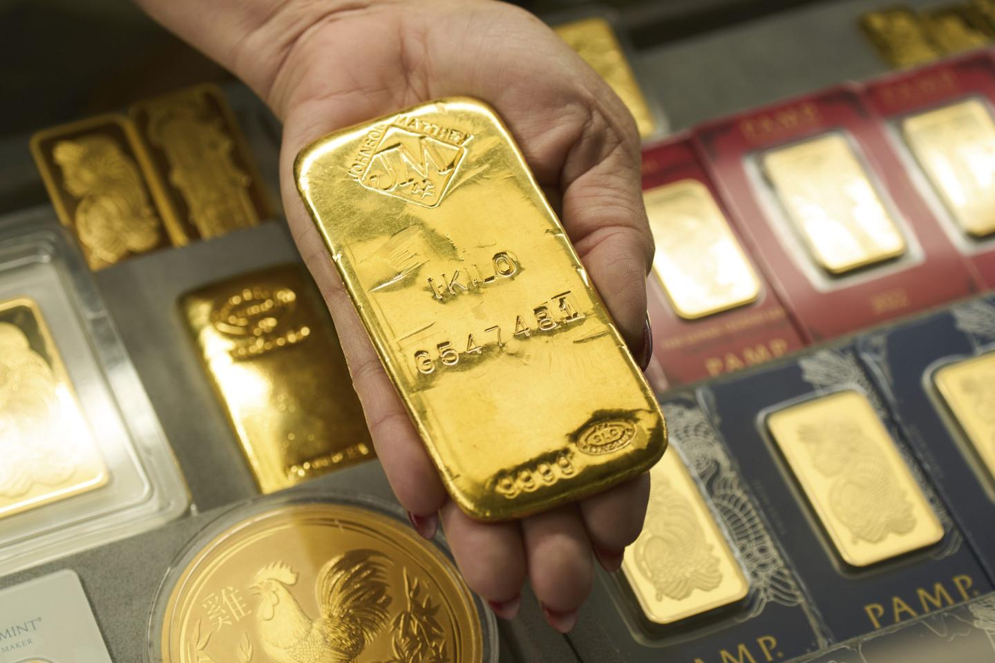 As gold prices soar, Americans rush to sell or melt down their jewelry—even family heirlooms from the 1800s