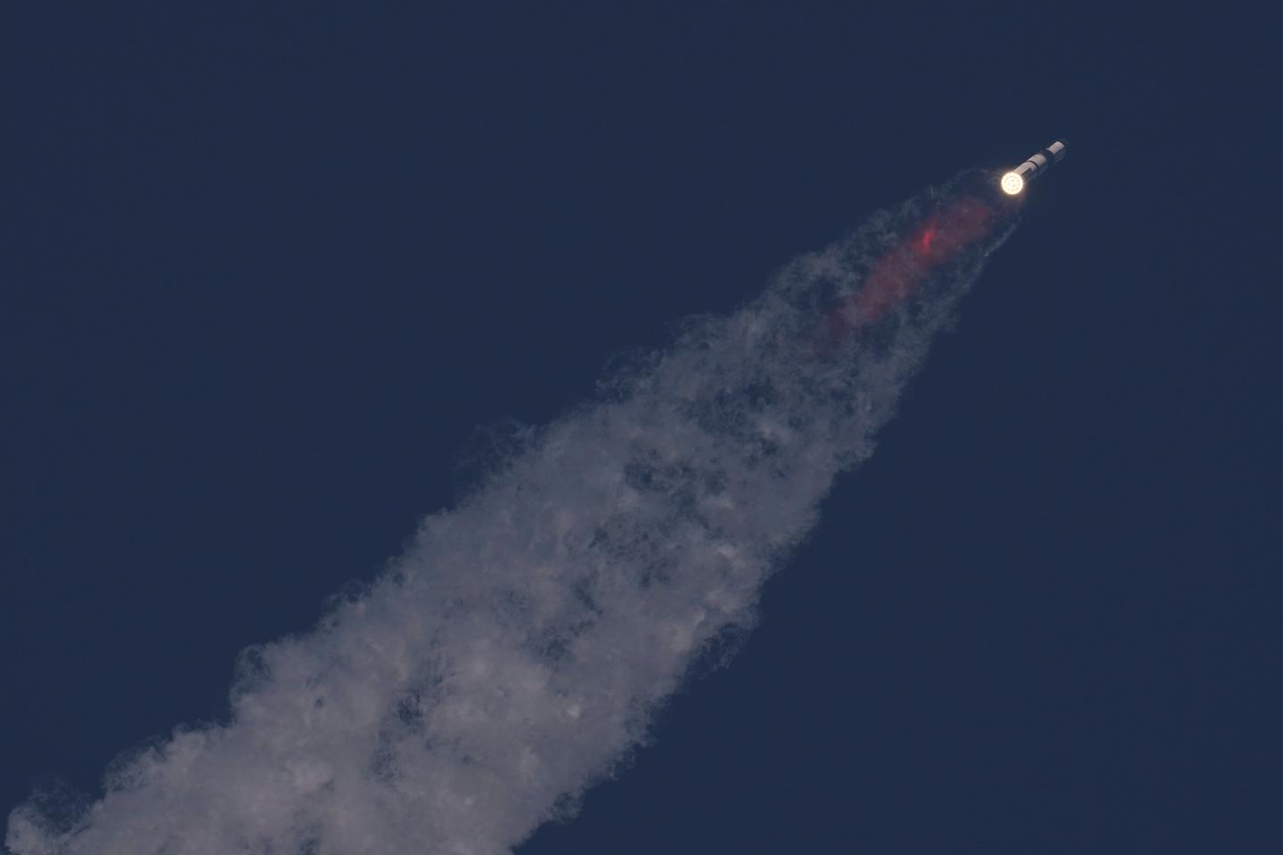 After back-to-back explosions, new SpaceX mega rocket Starship tumbles out of control and breaks into pieces