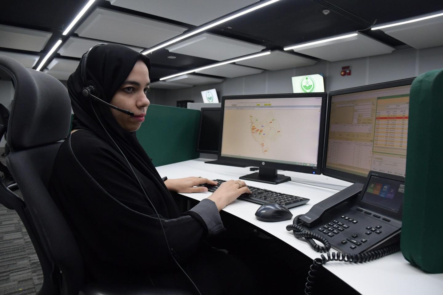 A Saudi woman working at the Civil Defence Operations Center.
