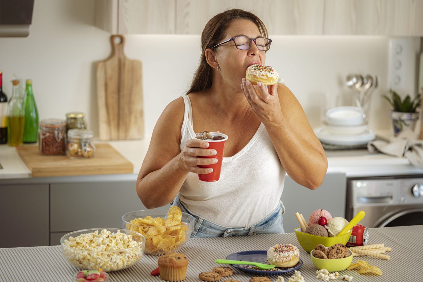 woman eating junk food
