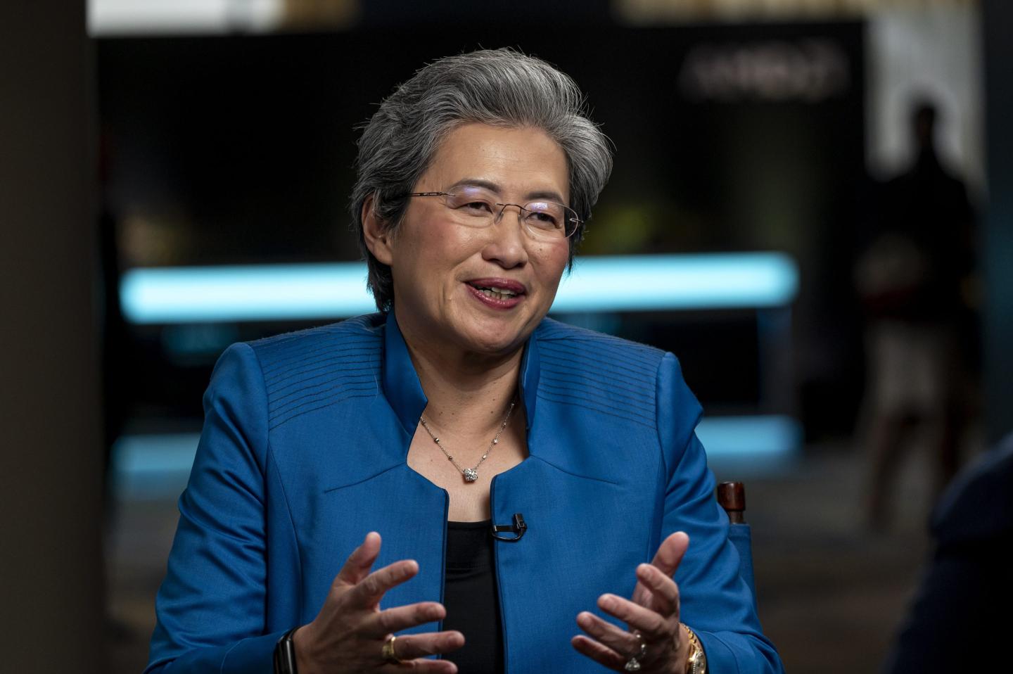 Lisa Su gestures
