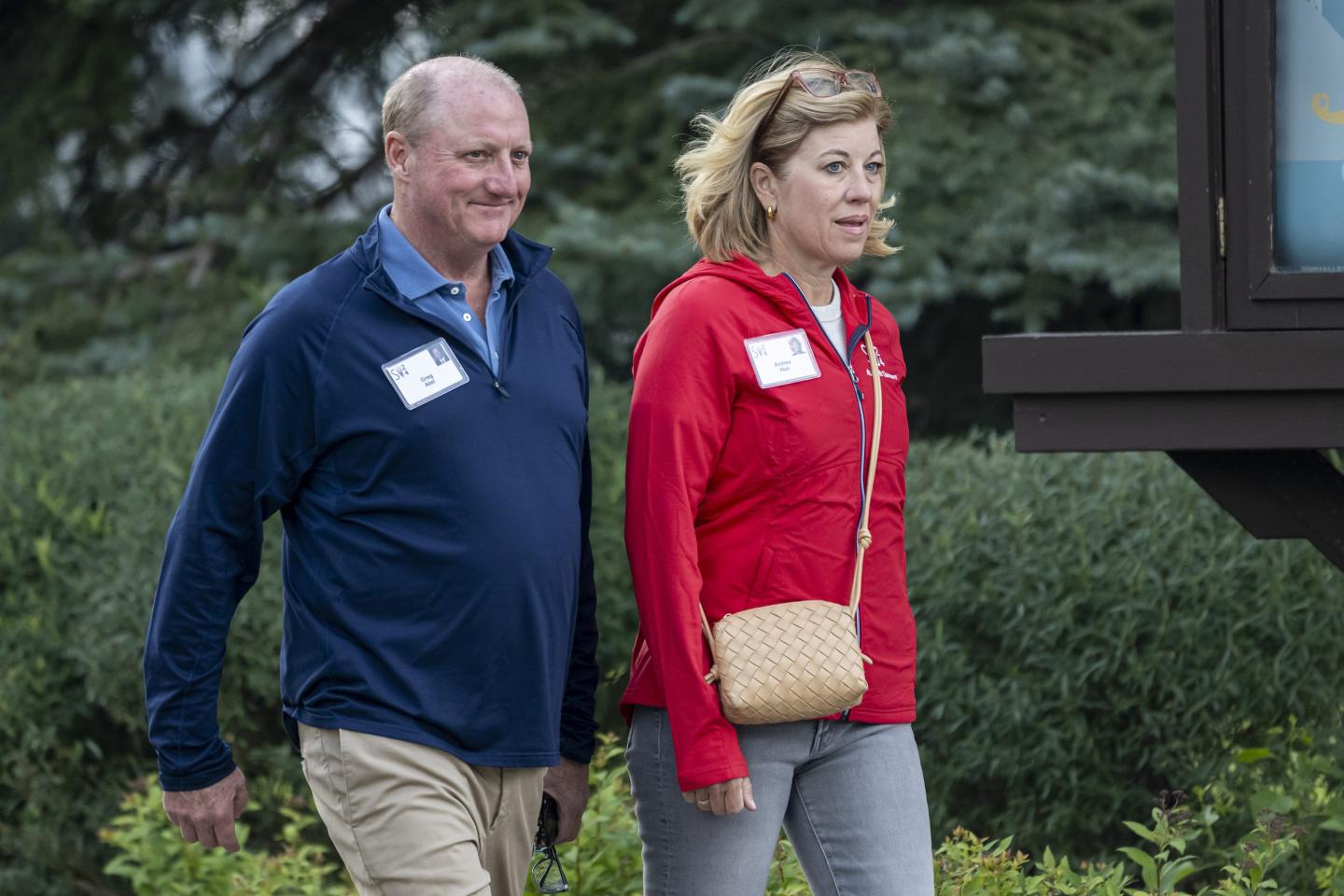 Buffett hands his successor a giant cash pile and many questions