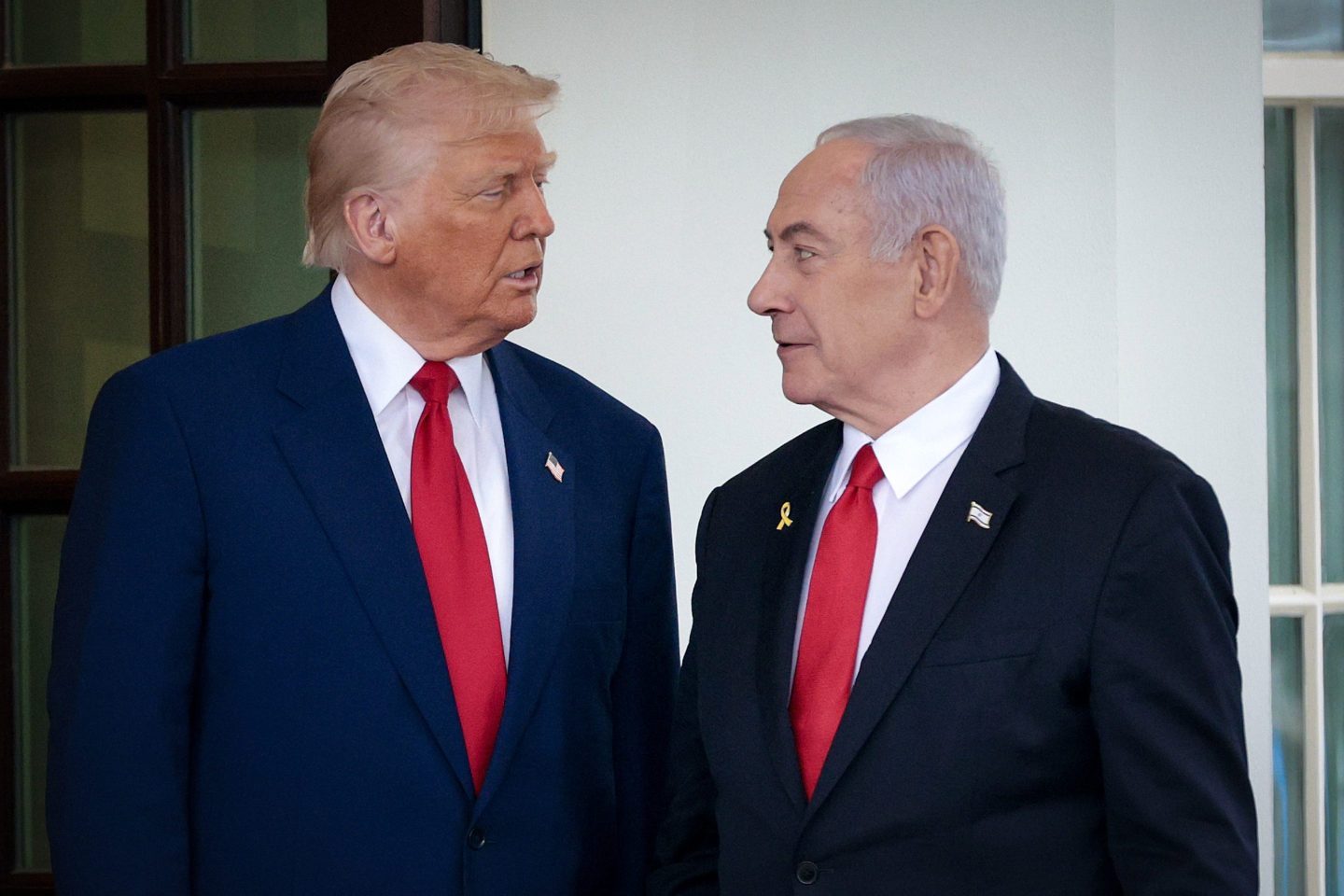 Donald Trump speaks with Benjamin Netanyahu