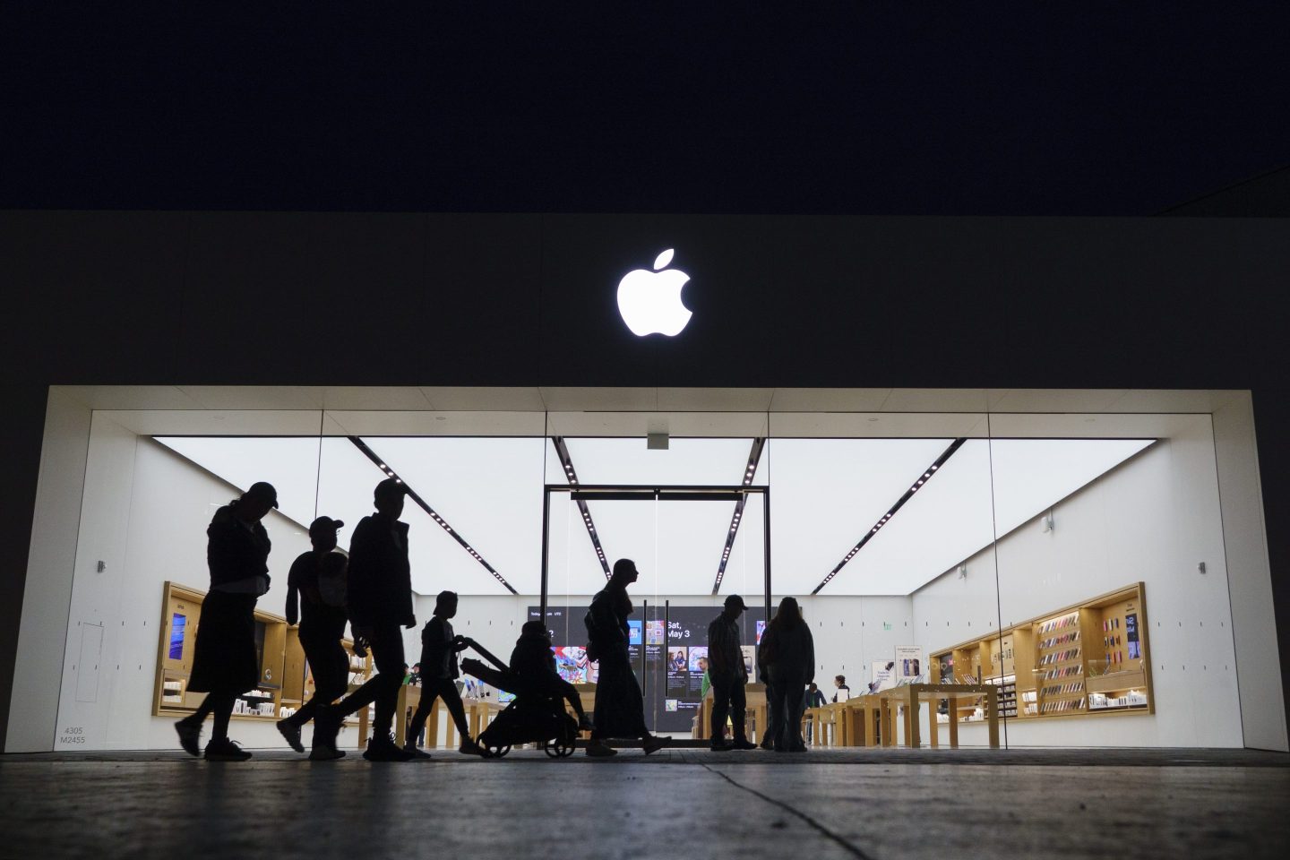 Apple has retained the title of world's most valuable brand.