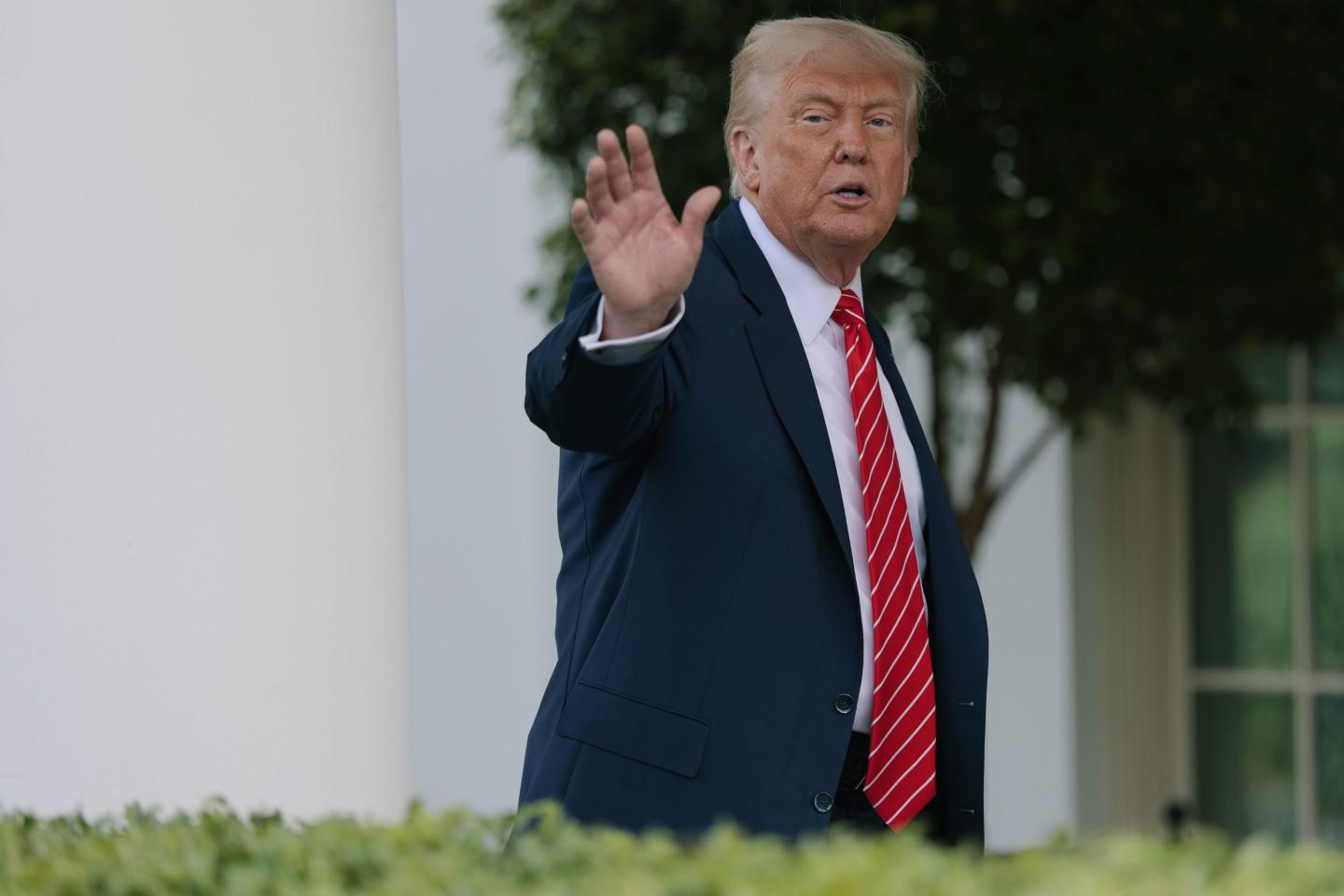 Trump set to accept luxury jet as gift from Qatar, ABC says