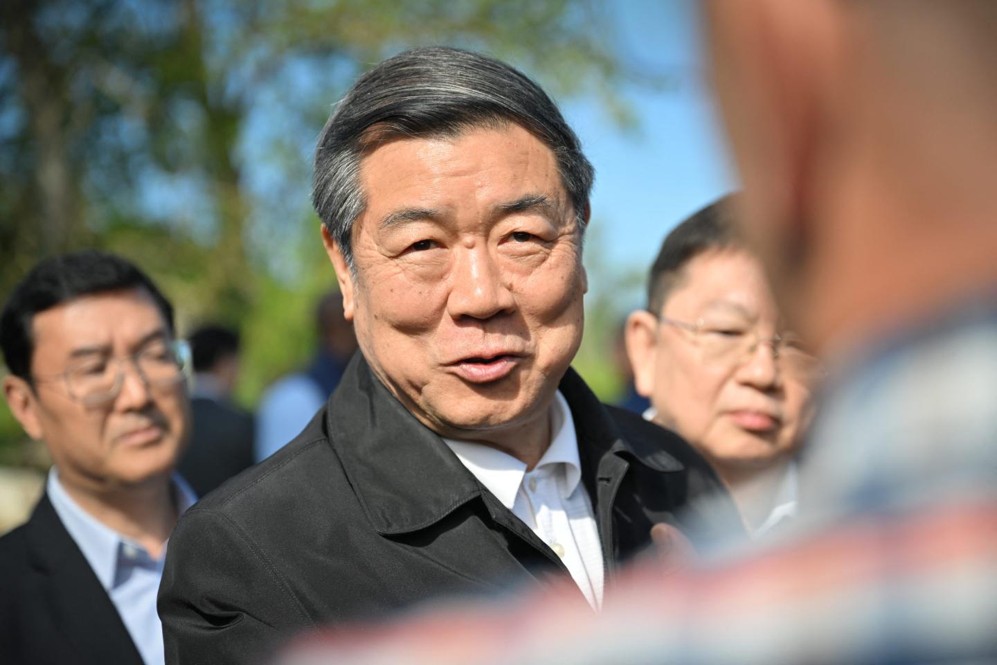 China surrounded Xi’s aide with seasoned experts to seal U.S. deal
