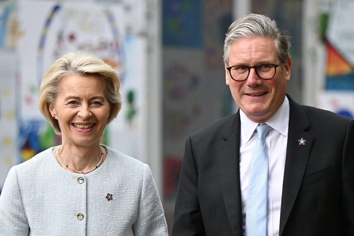 Ursula von der Leyen (L), President of the European Commission and Keir Starmer, Prime Minister of the United Kingdom (R).
