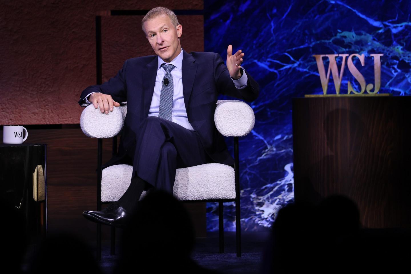 United’s CEO proclaims the budget airline model is dead and argues they ‘screw the customer’