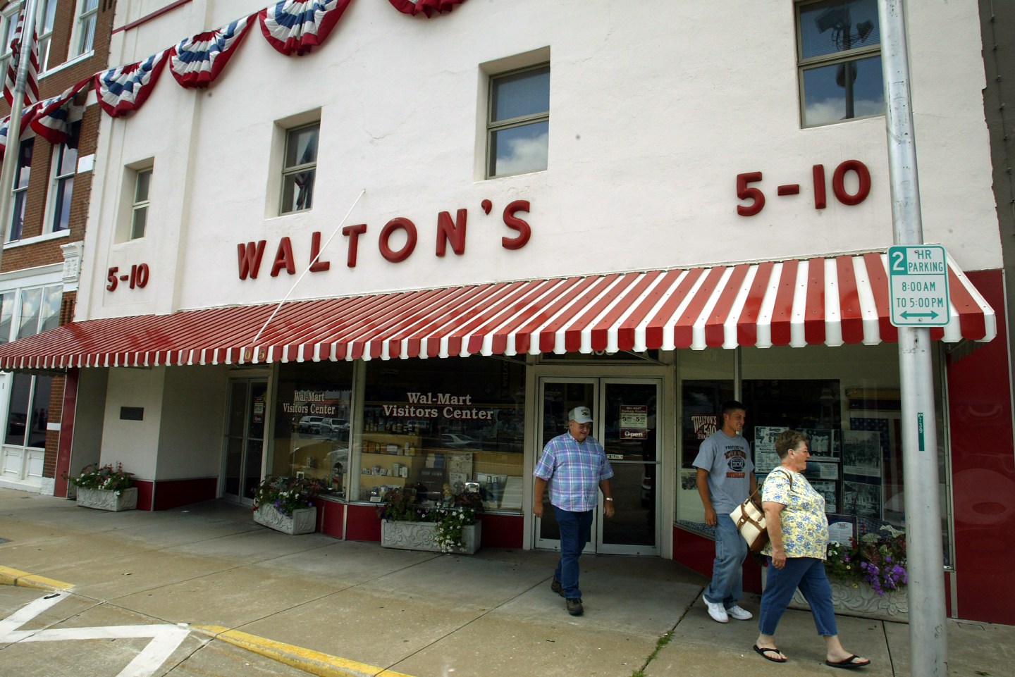 An exterior photo of Walton's Five and Dime storefront, which became the site of the Walmart Museum.