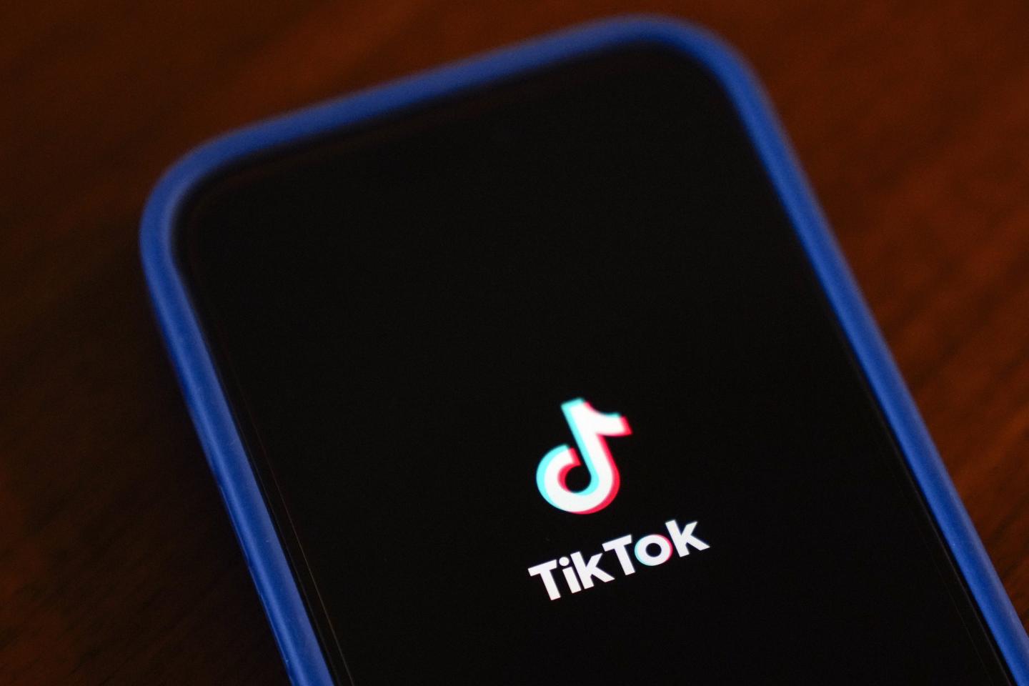 Trump extends TikTok divestment deadline for another 90 days without clear legal basis—or legal challenges