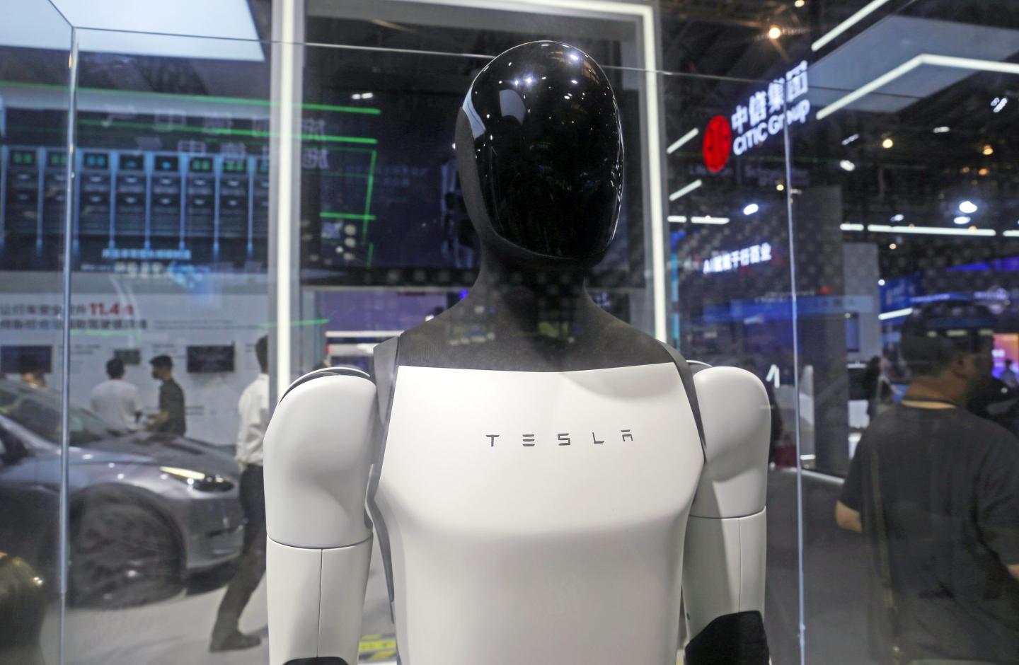 Departure of Tesla’s humanoid robot boss caps tough week for Elon Musk, amid bitter fallout with Trump