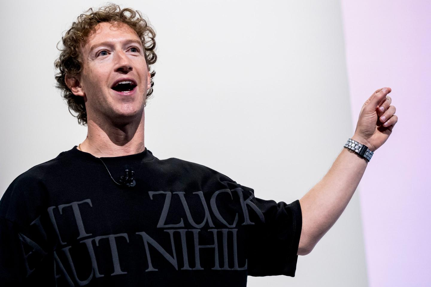 Tech stocks inch up as Meta reportedly nears multibillion-dollar AI investment
