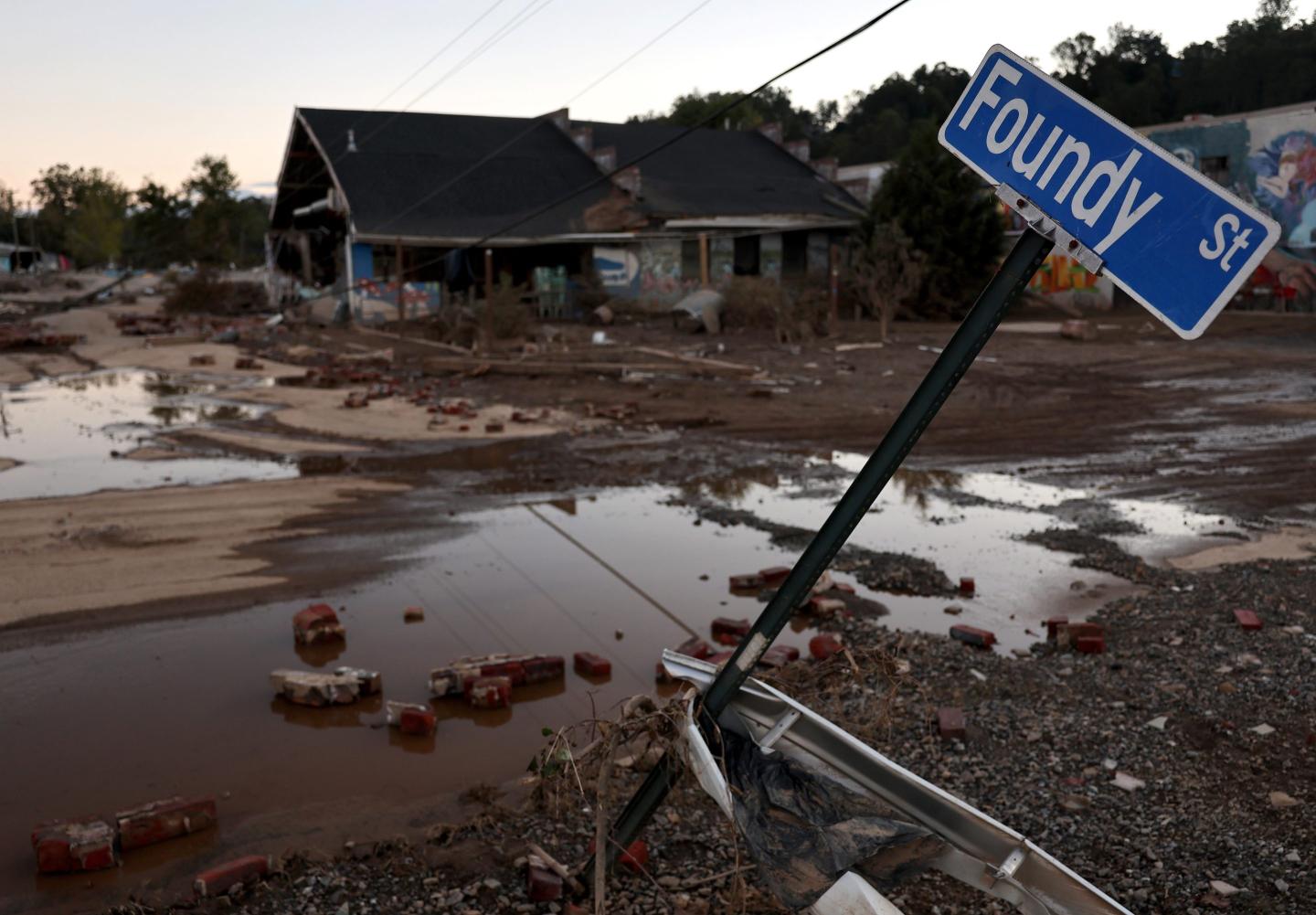 FEMA says it will stick with last year’s hurricane plan after its director tells staff he ‘didn’t realize it was a season’