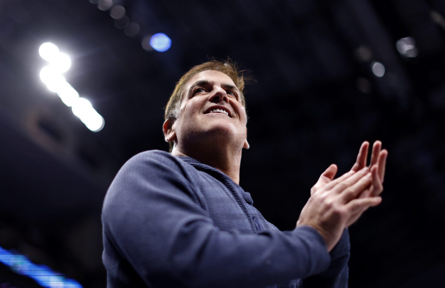 Mark Cuban applauding