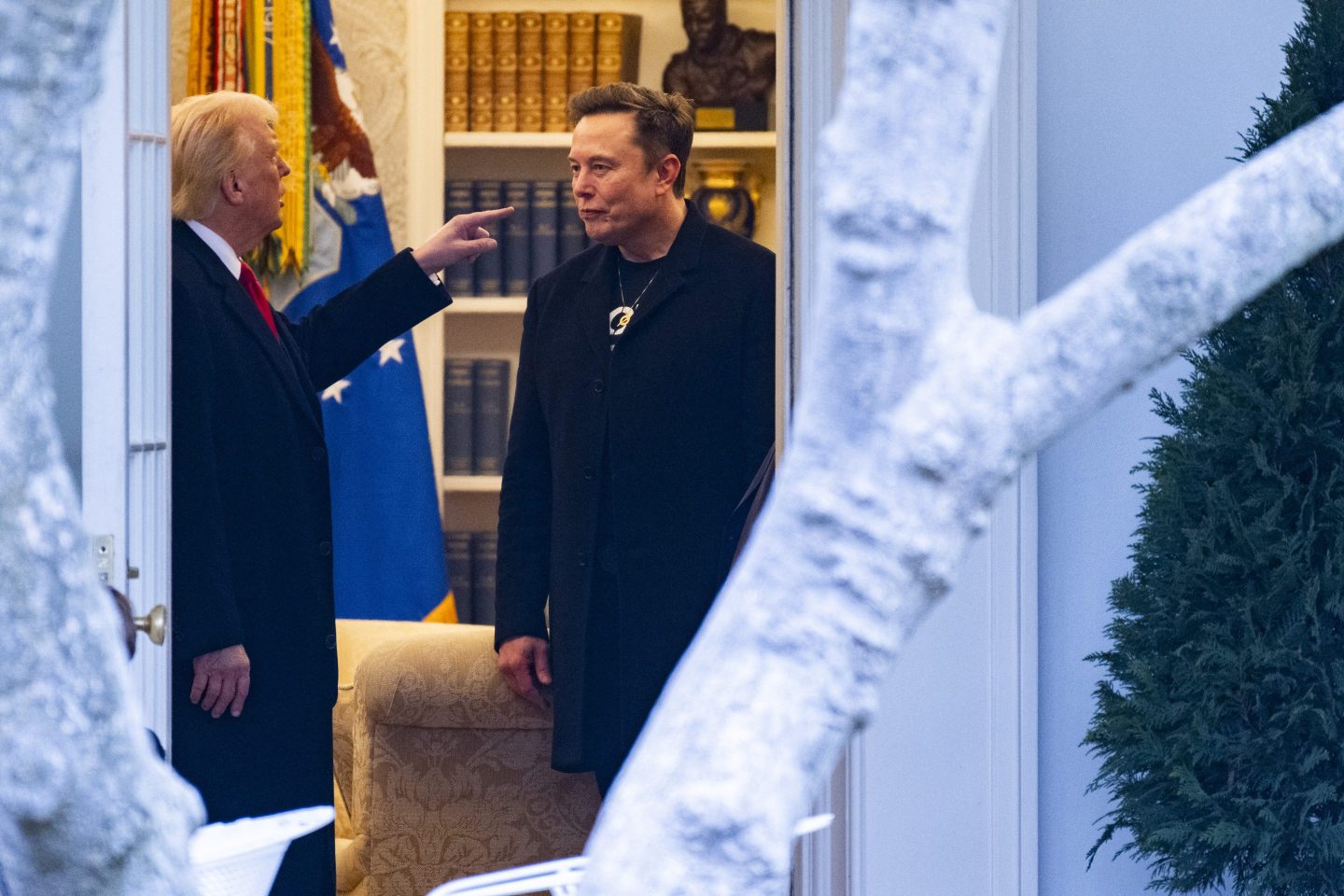 Trump points his finger at Musk inside the White House