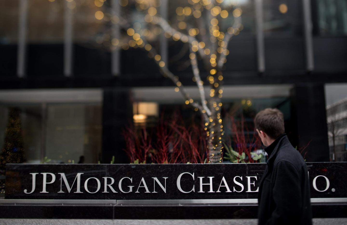 JPMORGAN CHASE sign outside of a building