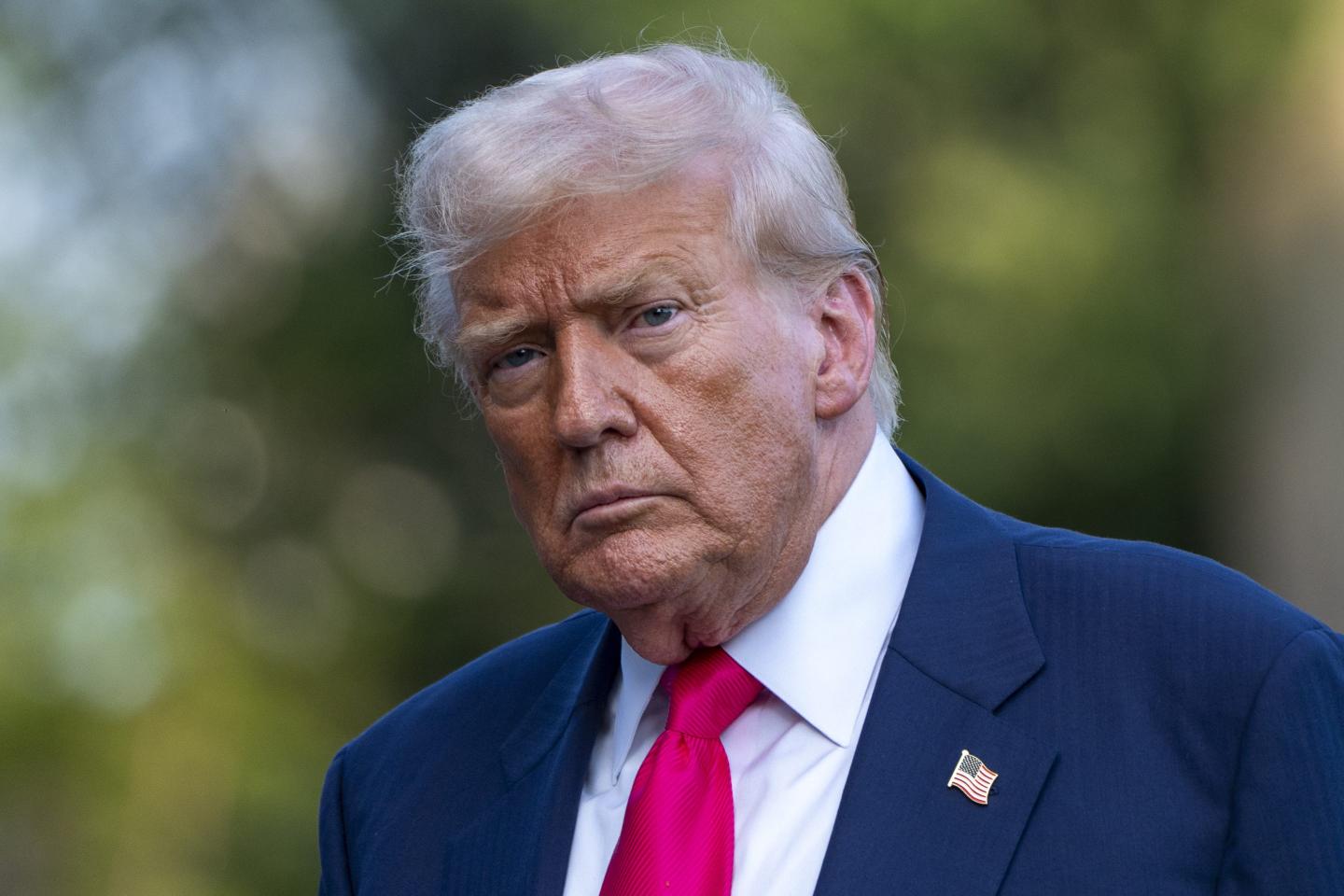 Trump banishes Wall Street Journal from Air Force One after paper publishes Jeffrey Epstein birthday letter story