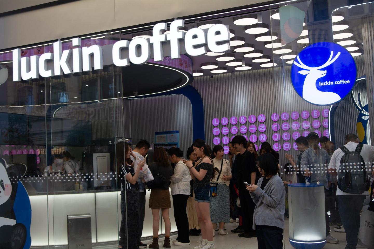 people standing in line at Luckin Coffee