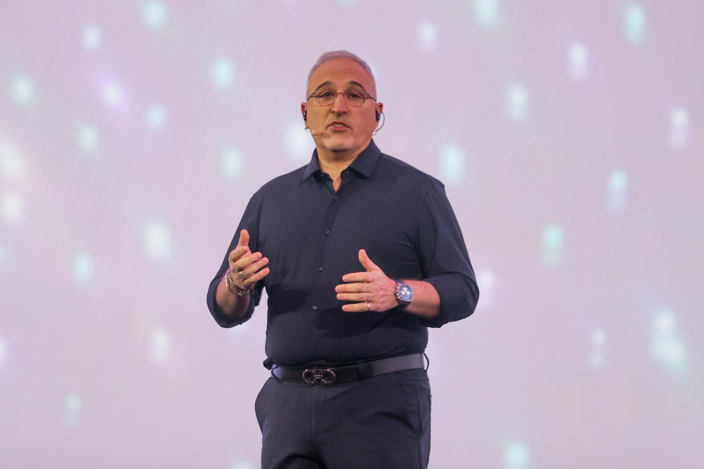 Photo: Antonio Neri, chief executive officer of Hewlett Packard Enterprise Co. (HPE), speaks during a keynote address at the HPE Discover event at the Sphere in Las Vegas, Nevada, US, on Tuesday, June 24, 2025. HPE announced a single partner program, HPE Partner Ready Vantage, consolidating existing programs to enhance partner experiences across the entire HPE portfolio, according to the company. Photographer: Ian Maule/Bloomberg via Getty Images