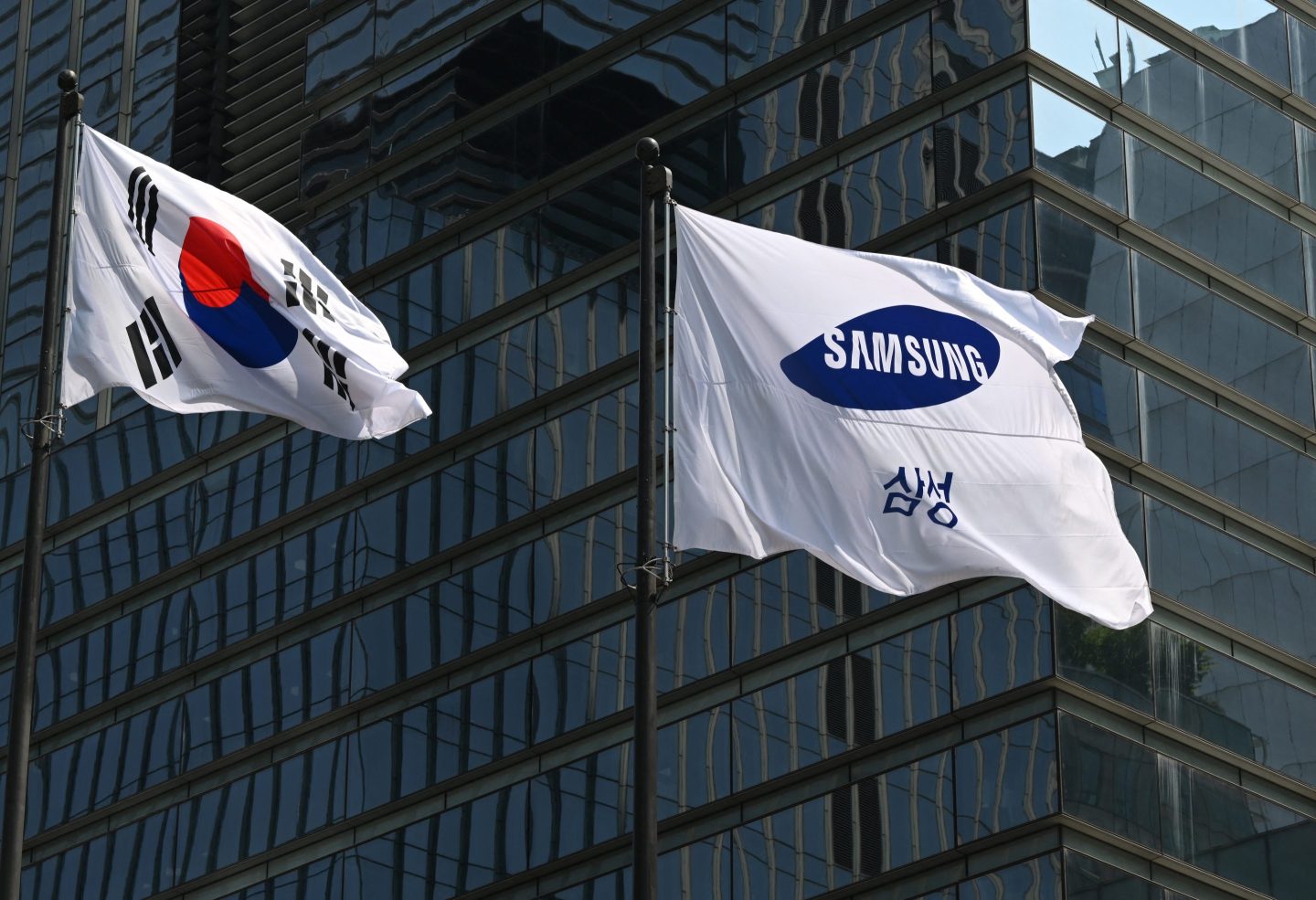 Samsung's key semiconductors division "recorded a quarter-on-quarter decline in profit due to inventory value adjustments and the impact of U.S. restrictions on advanced AI chips for China", it said.