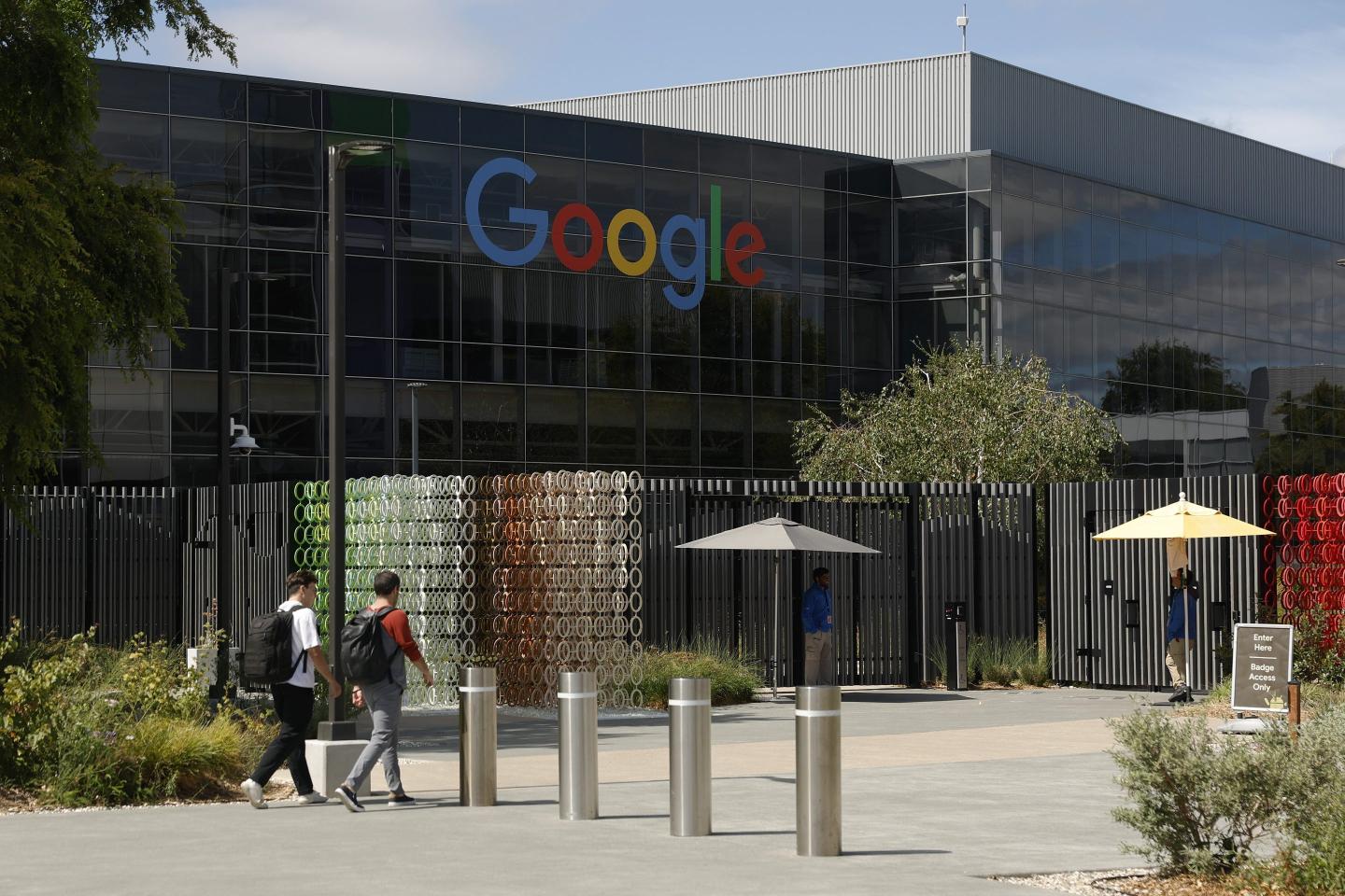 Google employees in front of Google HQ