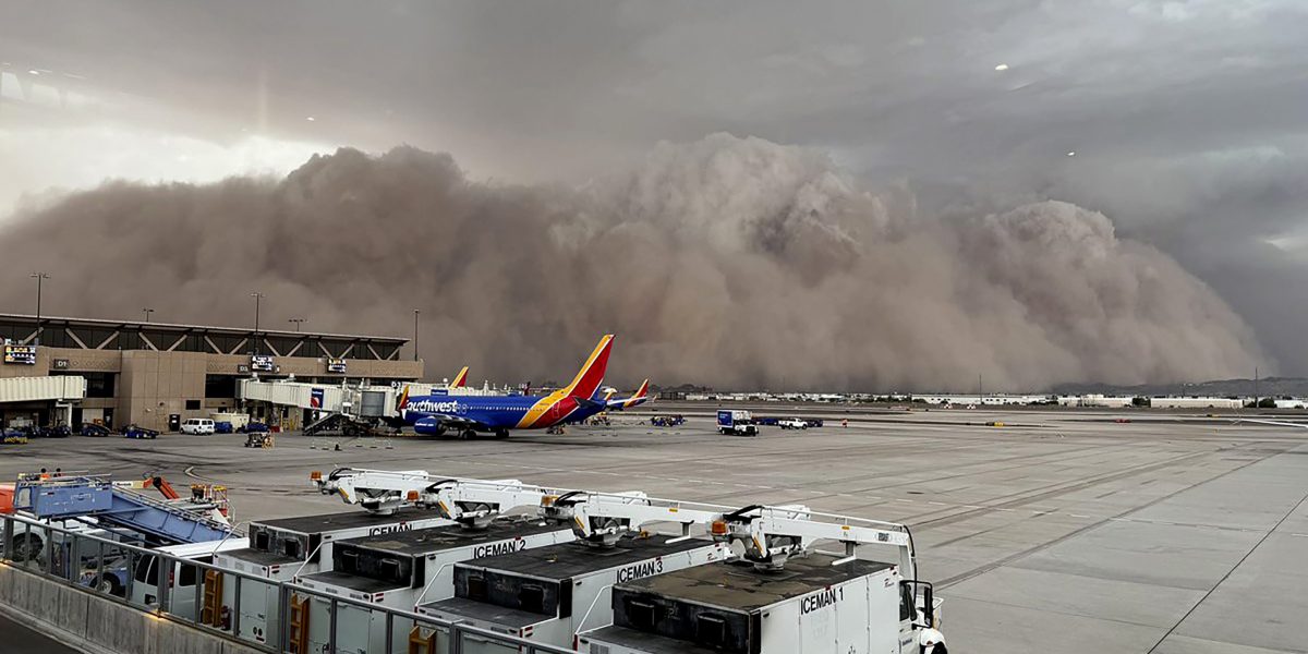 America gripped by towering haboobs as dust storms take Southwest by storm