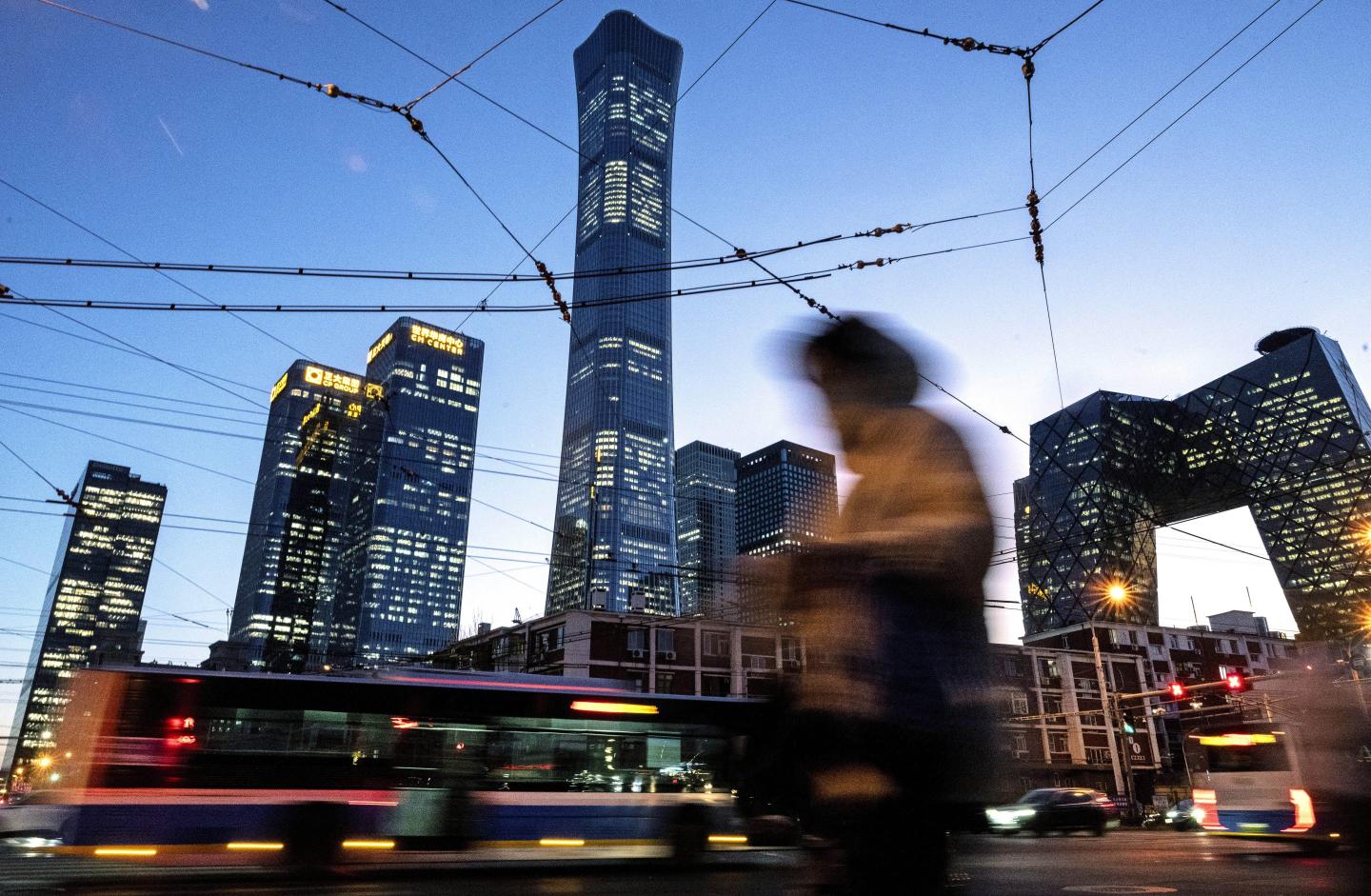 How do you make business decisions with unreliable economic data?