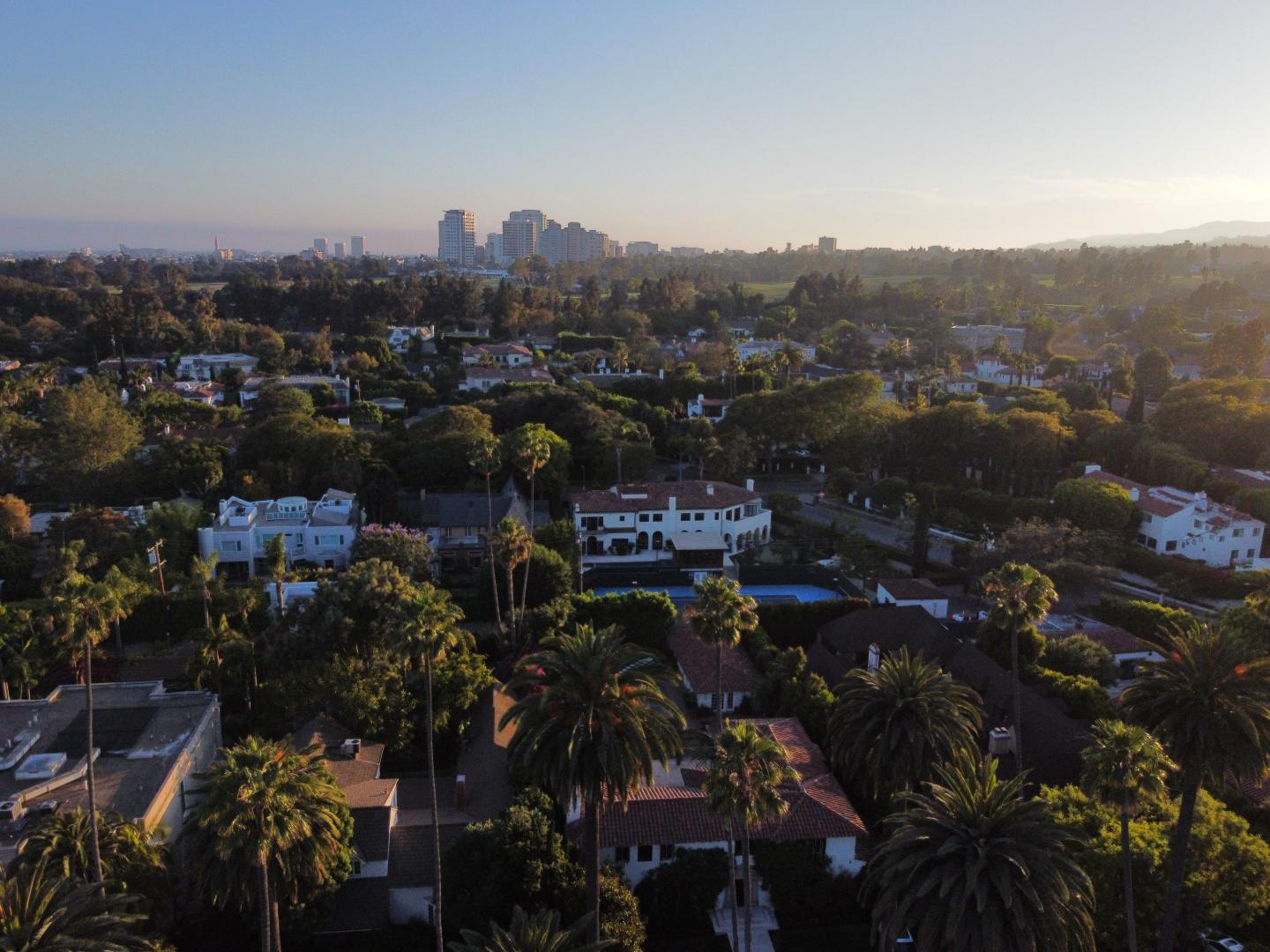 Oakley’s billionaire founder is the latest victim of the sluggish luxury housing market—but the profit he could still make shows an underlying problem