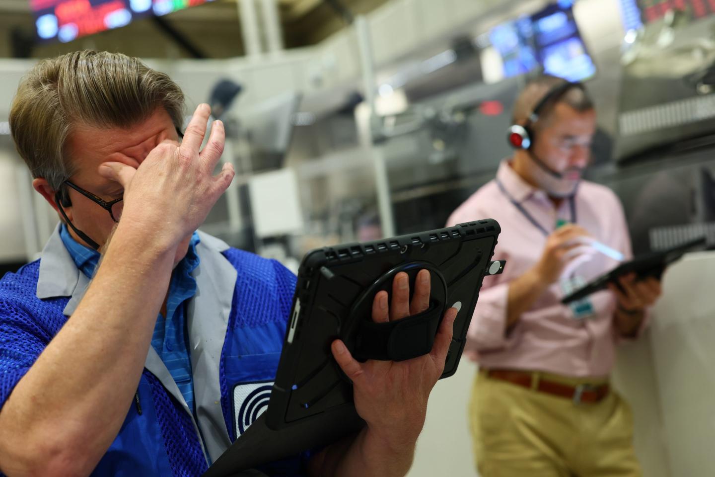 Dow futures reverse higher as recession alarm bells jolt Wall Street awake from dreams of a gravity-defying economy