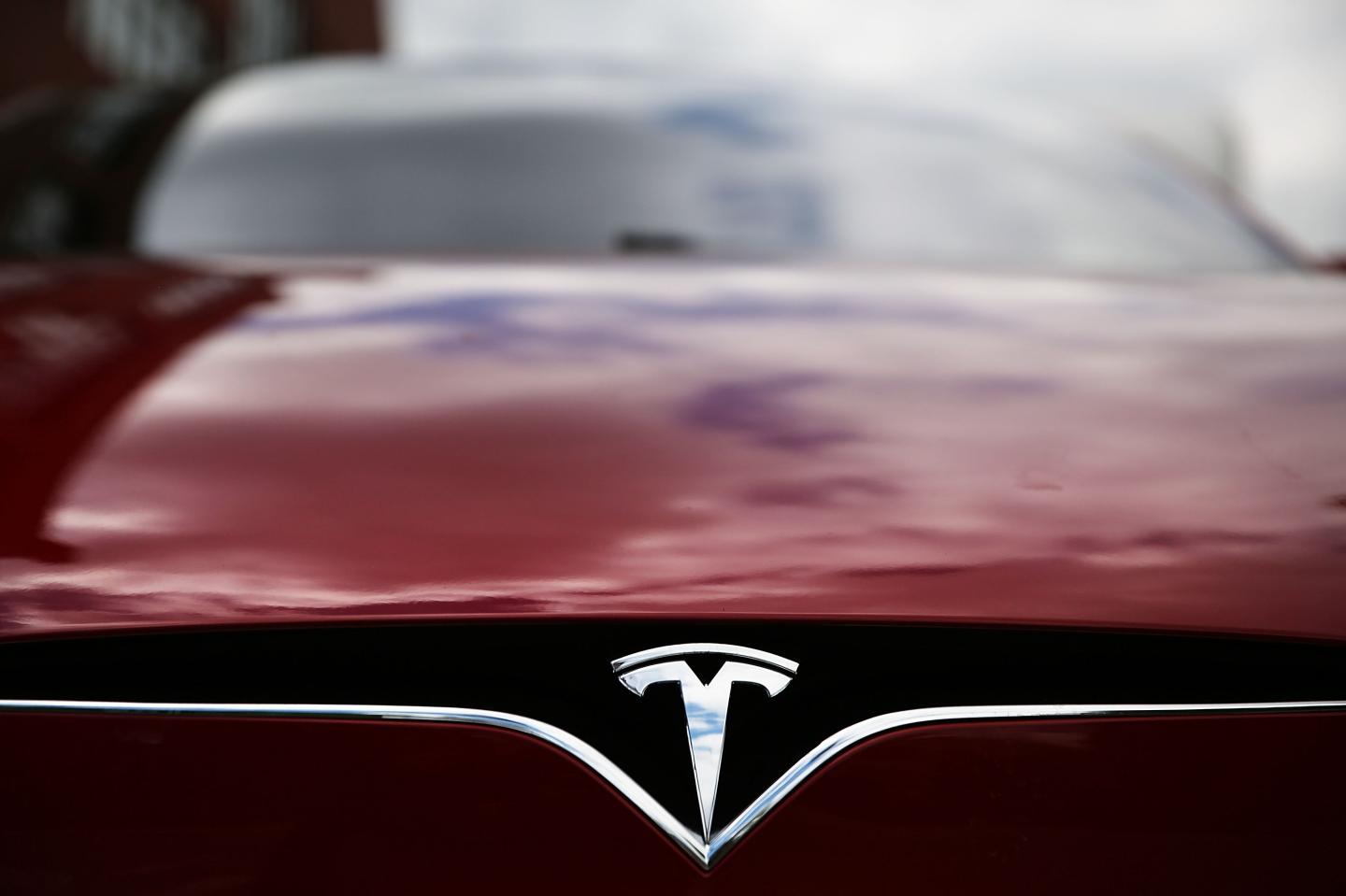 A Tesla model S parked in Red Hook, Brooklyn on July 5, 2016 in New York City. (Photo: Spencer Platt/Getty Images)