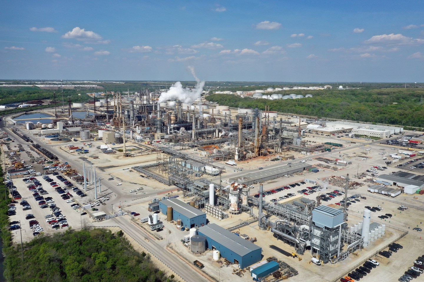 Il représente le complexe de raffinerie Citgo à Lemont, Illinois.