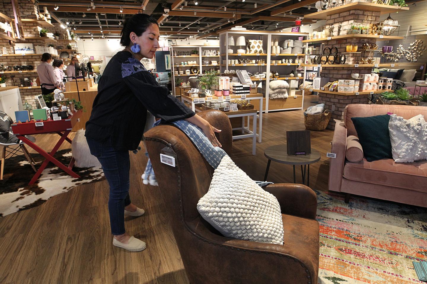 The Wayfair exec who thinks physical stores are key to winning the e-commerce furniture game