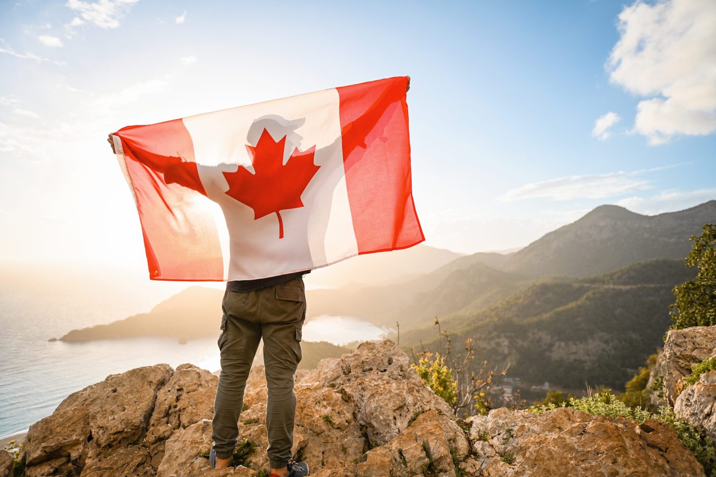 Canadians don’t want to live in America and it shows: The number of Canadians searching for U.S. homes is down 20% year over year