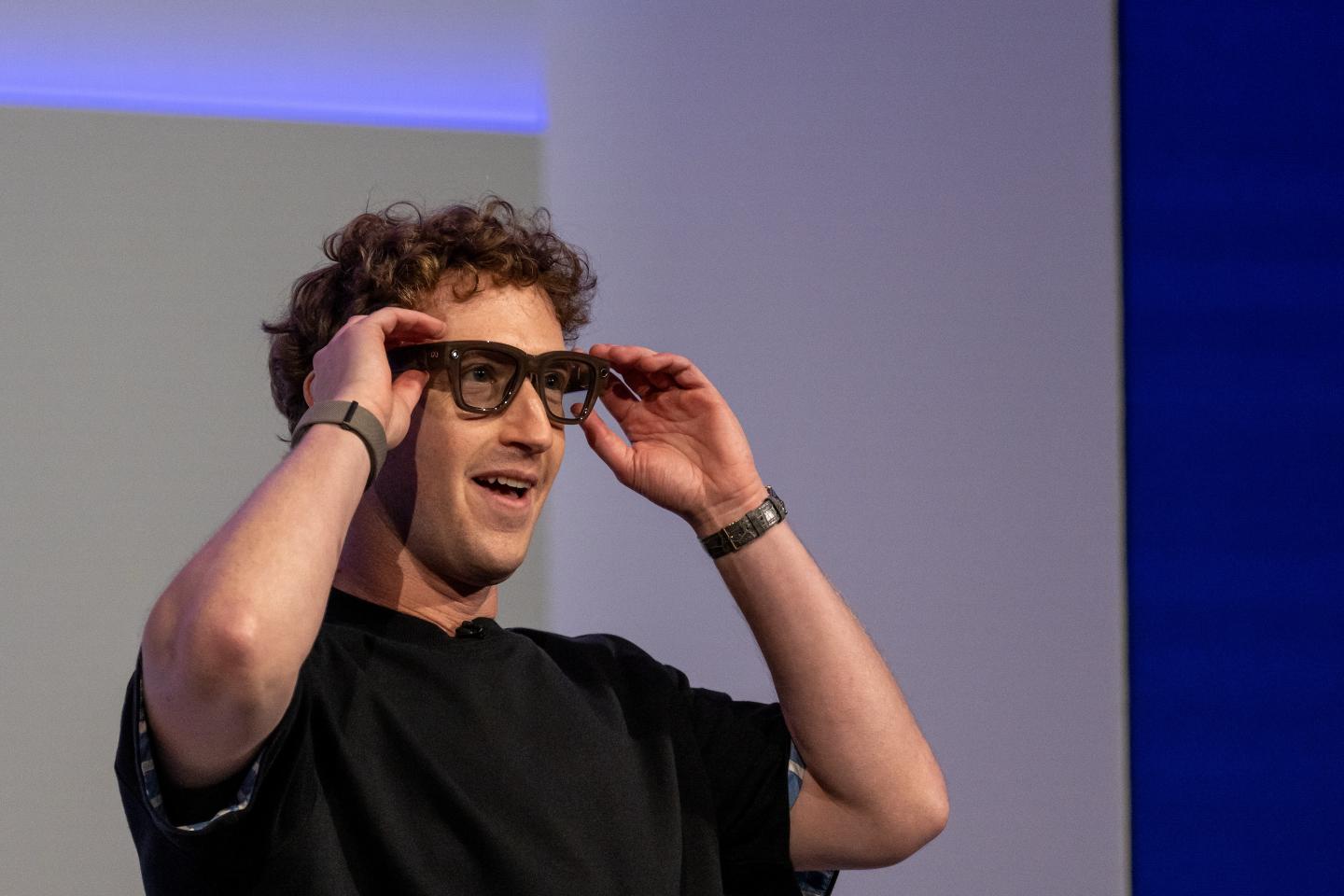 Mark Zuckerberg blames bad Wi-Fi after the live demo of his new $800 smart glasses goes horribly wrong