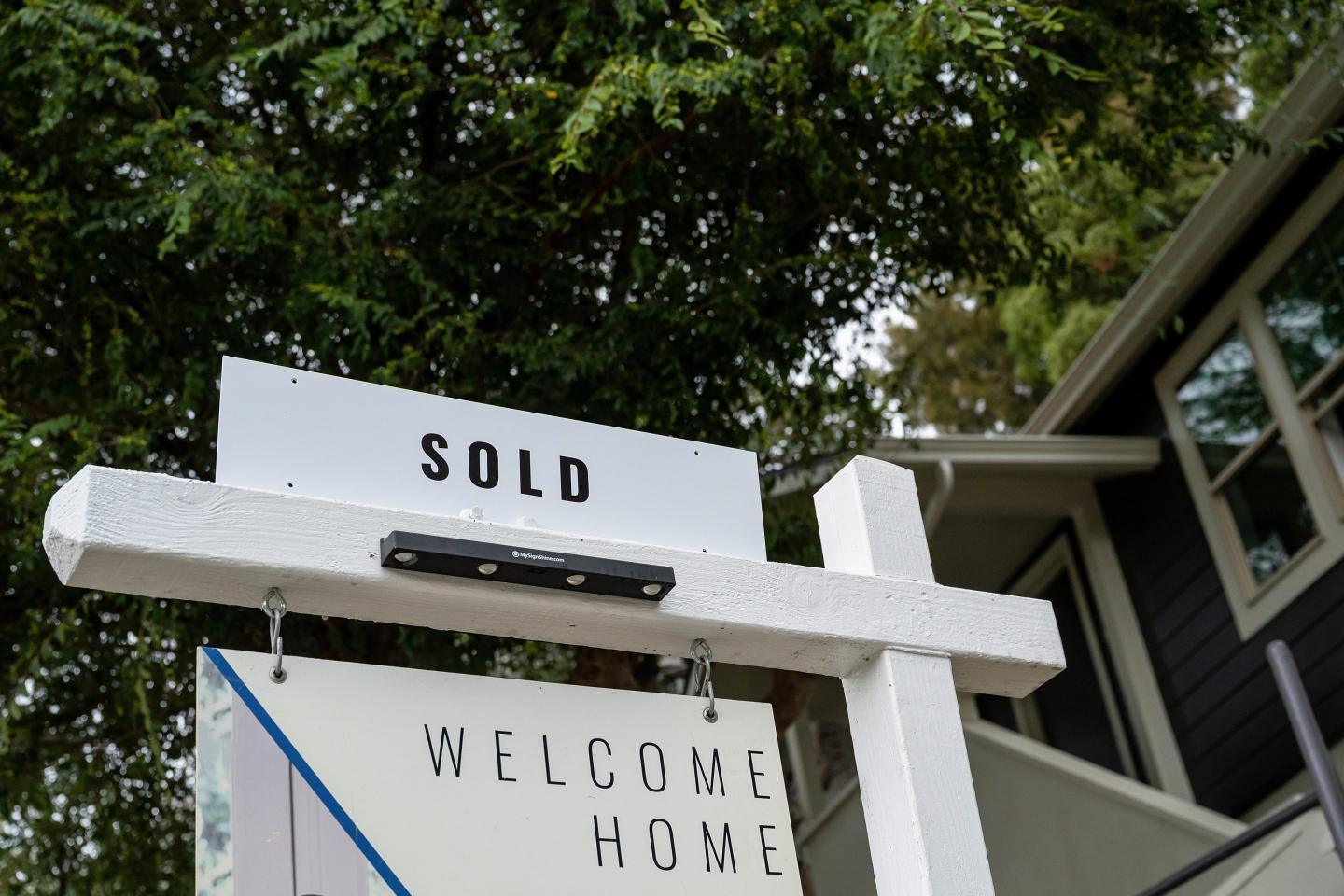 A gauge of future home sales just turned negative—despite 9 straight weeks of falling mortgage rates