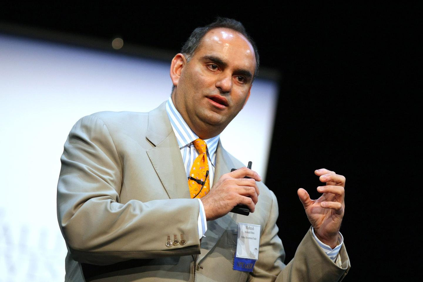 Mohnish Pabrai speaks on stage