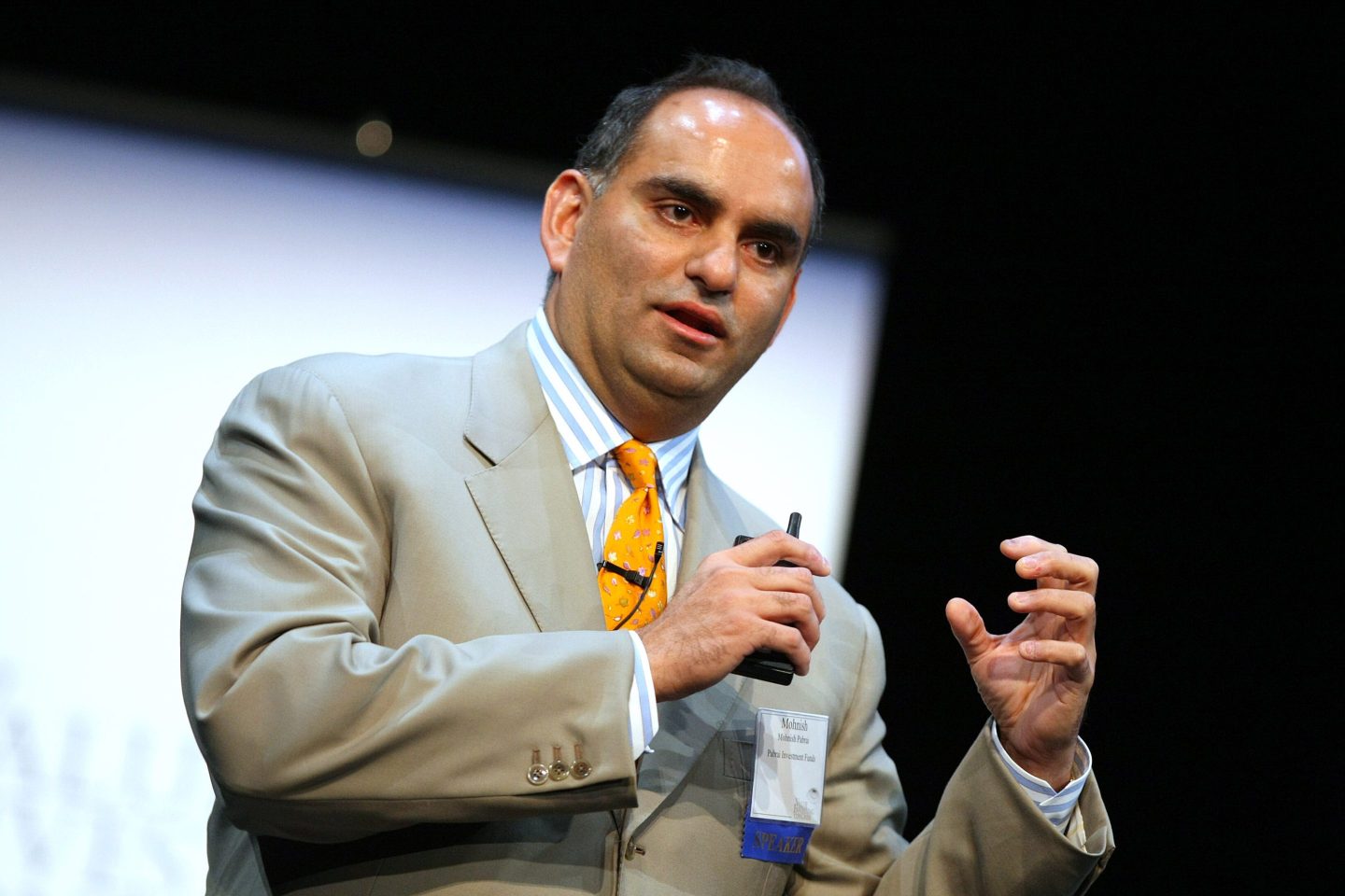 Mohnish Pabrai speaks on stage