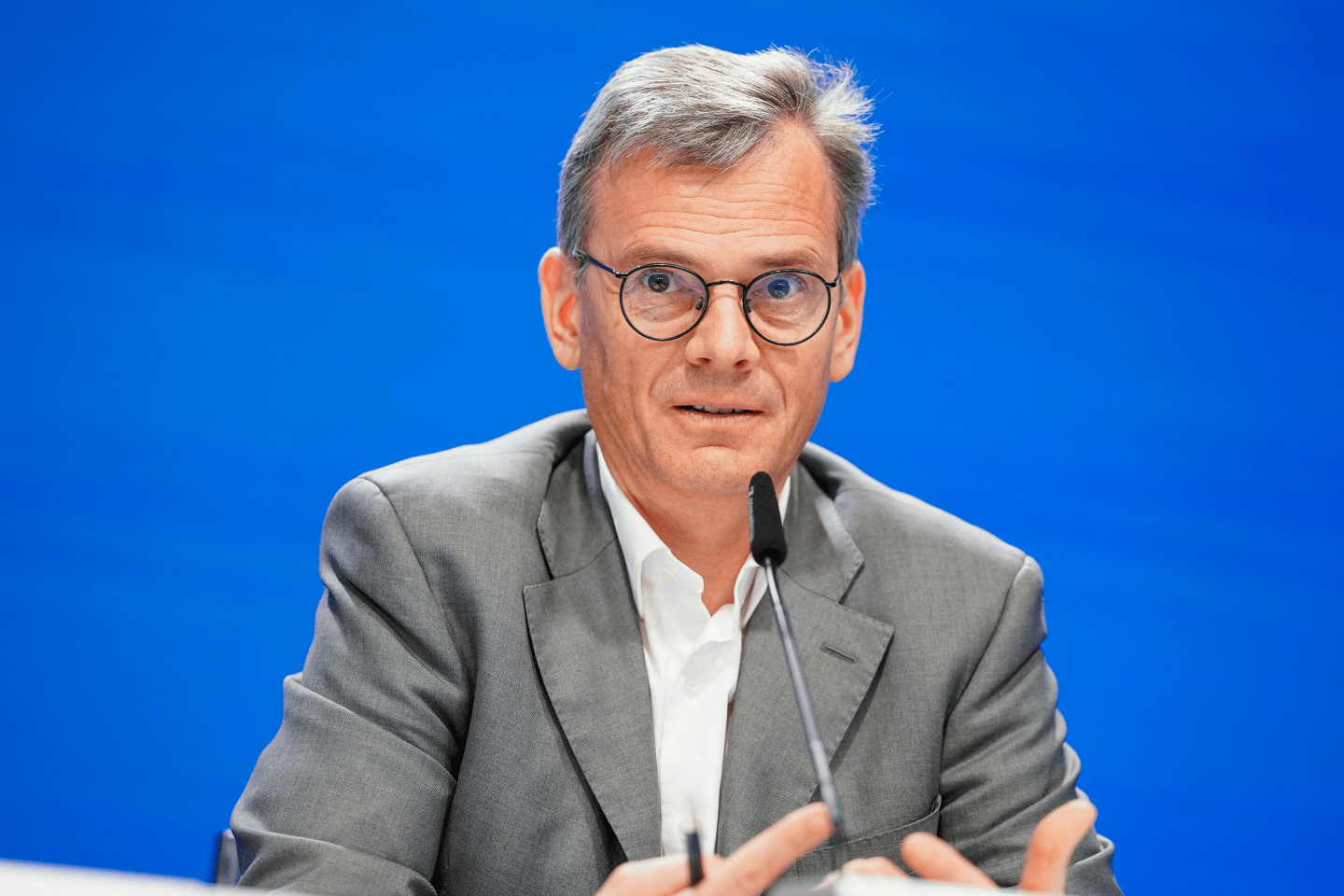 Dominik Asam behind a microphone