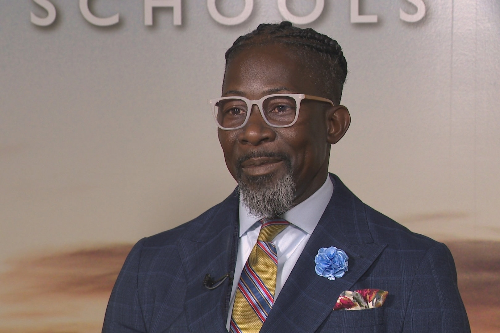 Iowa’s largest school district chooses to hire superintendent who lied about a doctorate as he sits in jail after immigration detention