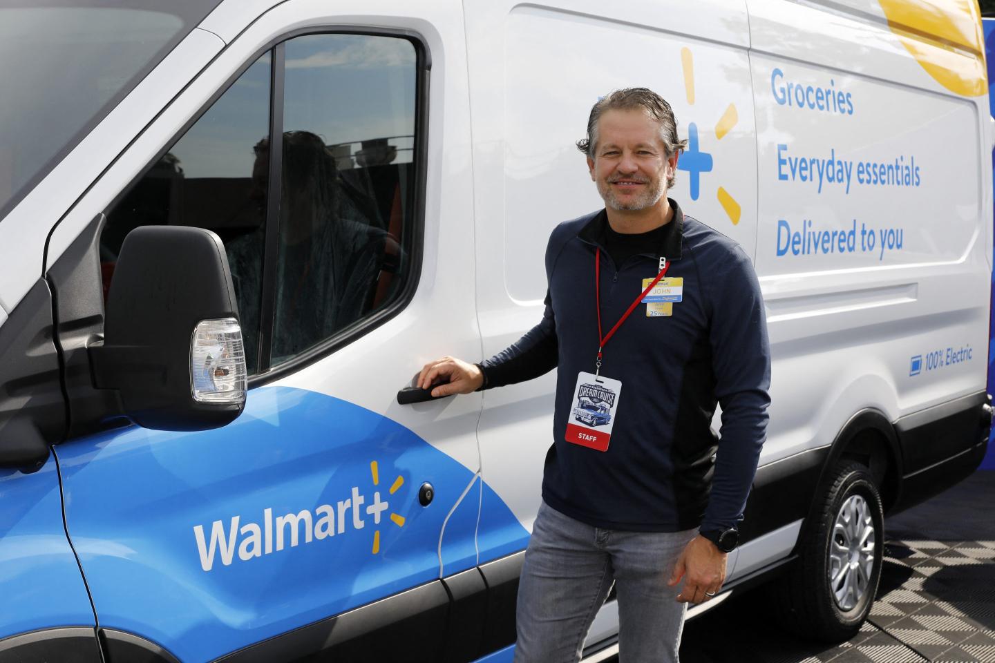 Walmart is determined to win the Thanksgiving meal value wars with a $40 dinner for 10 people
