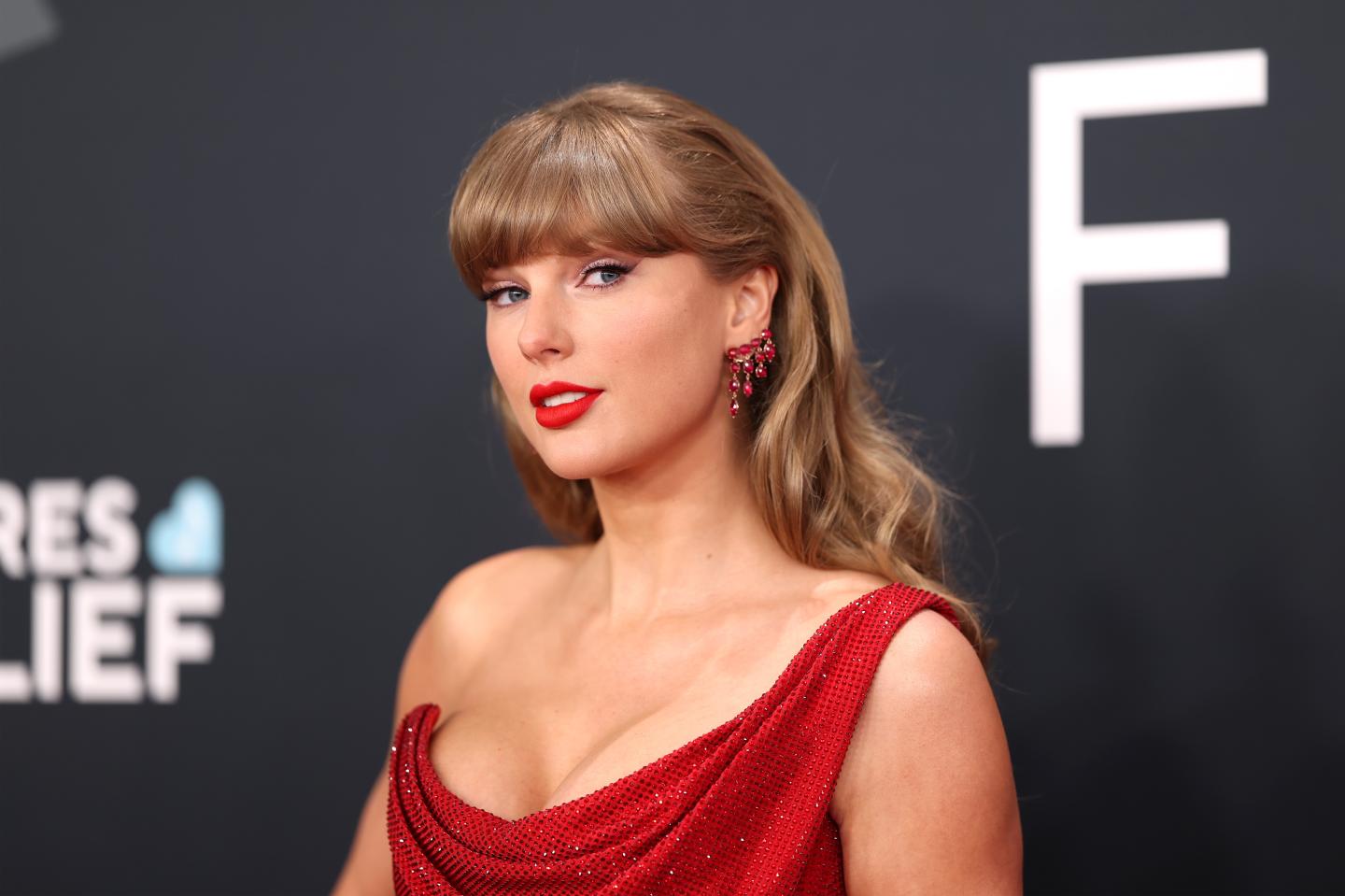 Taylor Swift knows how to reclaim an insult. She just did it for the ‘girlboss’