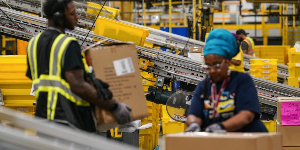 Amazon is pushing out thousands of workers into a job market that suddenly isn’t hiring Amazon is pushing out thousands of workers into a job market that suddenly isn’t hiring