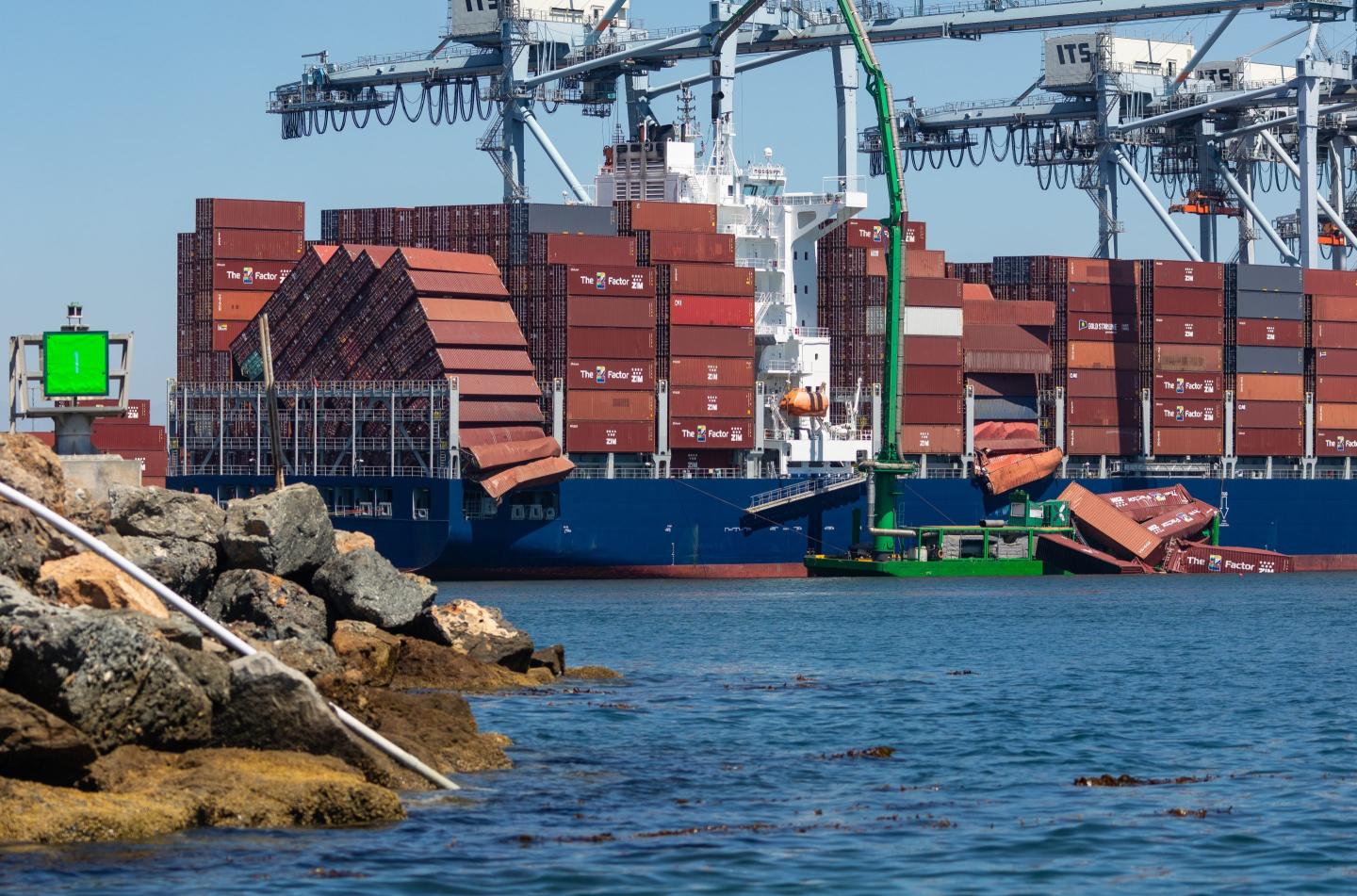 Trade and legal experts see up to 80% odds that the Supreme Court will rule against Trump’s global tariffs