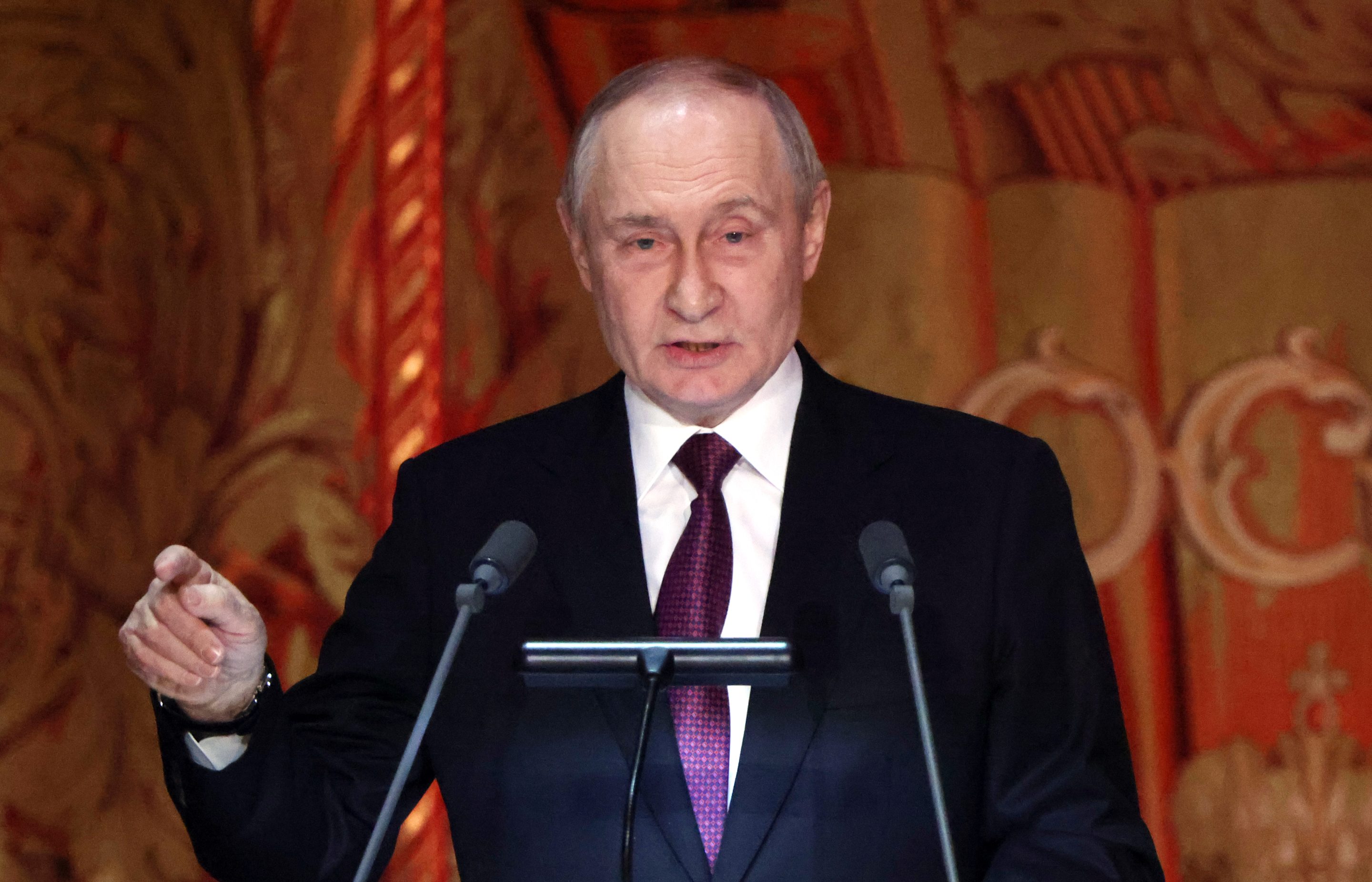 Russia’s ‘disposable-goods’ war economy is getting busier but poorer, and Trump’s new sanctions could trigger a recession, analysts say thumbnail