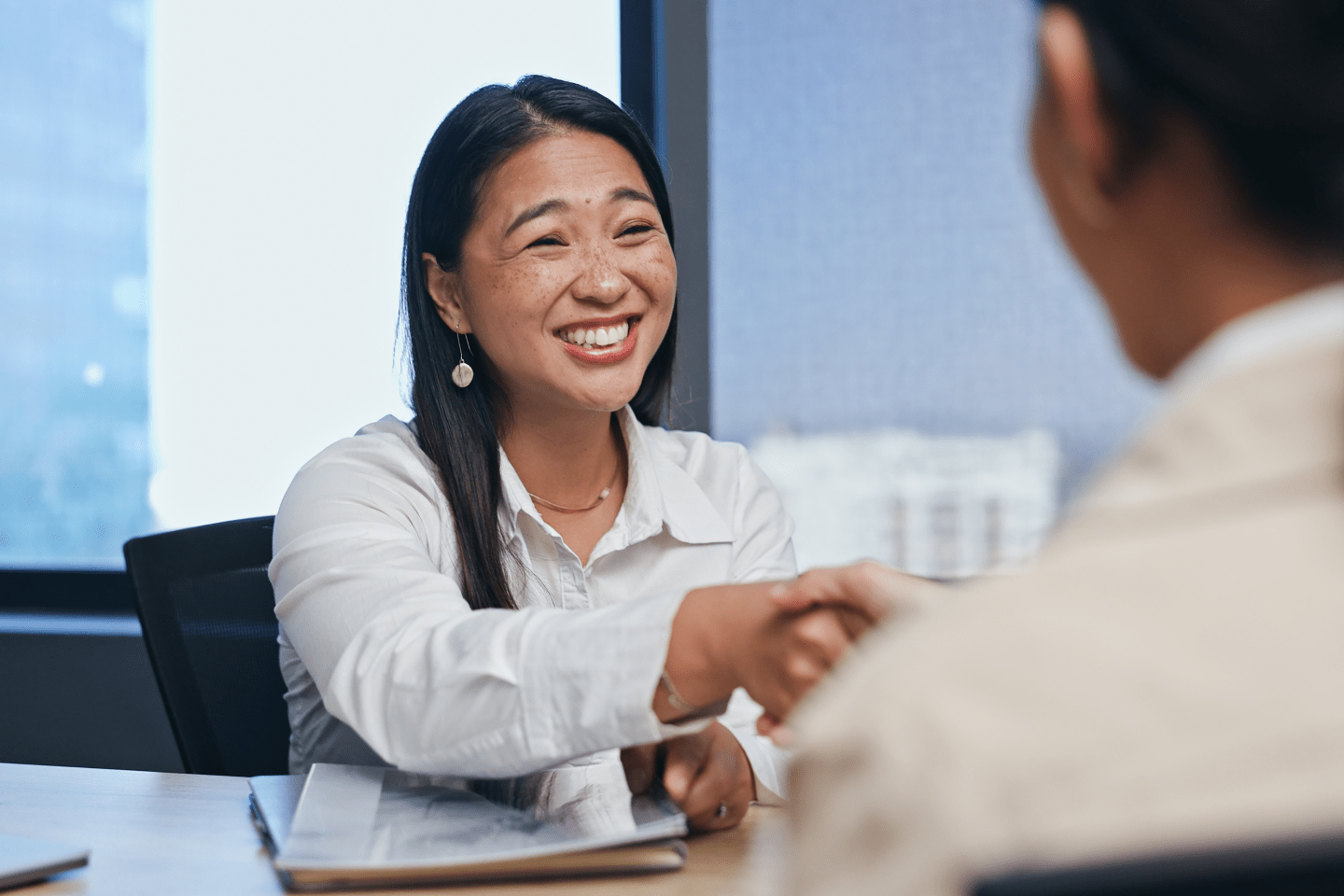 Verizon exec tells unemployed Gen Z they can always volunteer to stand out in the current bleak job market: ‘No one’s going to say no to free work’
