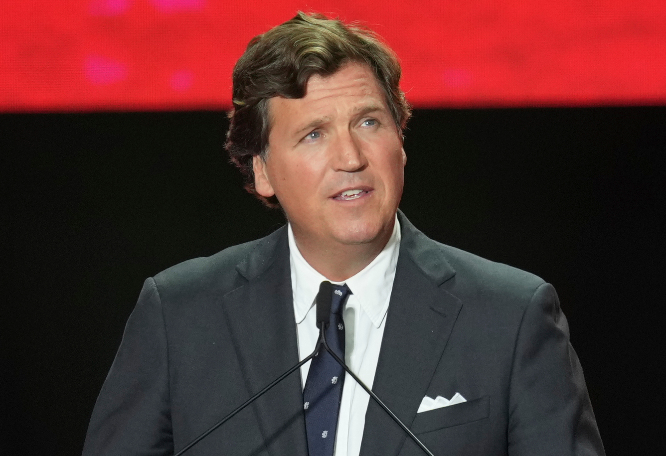 Trump refuses to condemn Tucker Carlson’s courtship of antisemitism: ‘people have to decide’ thumbnail